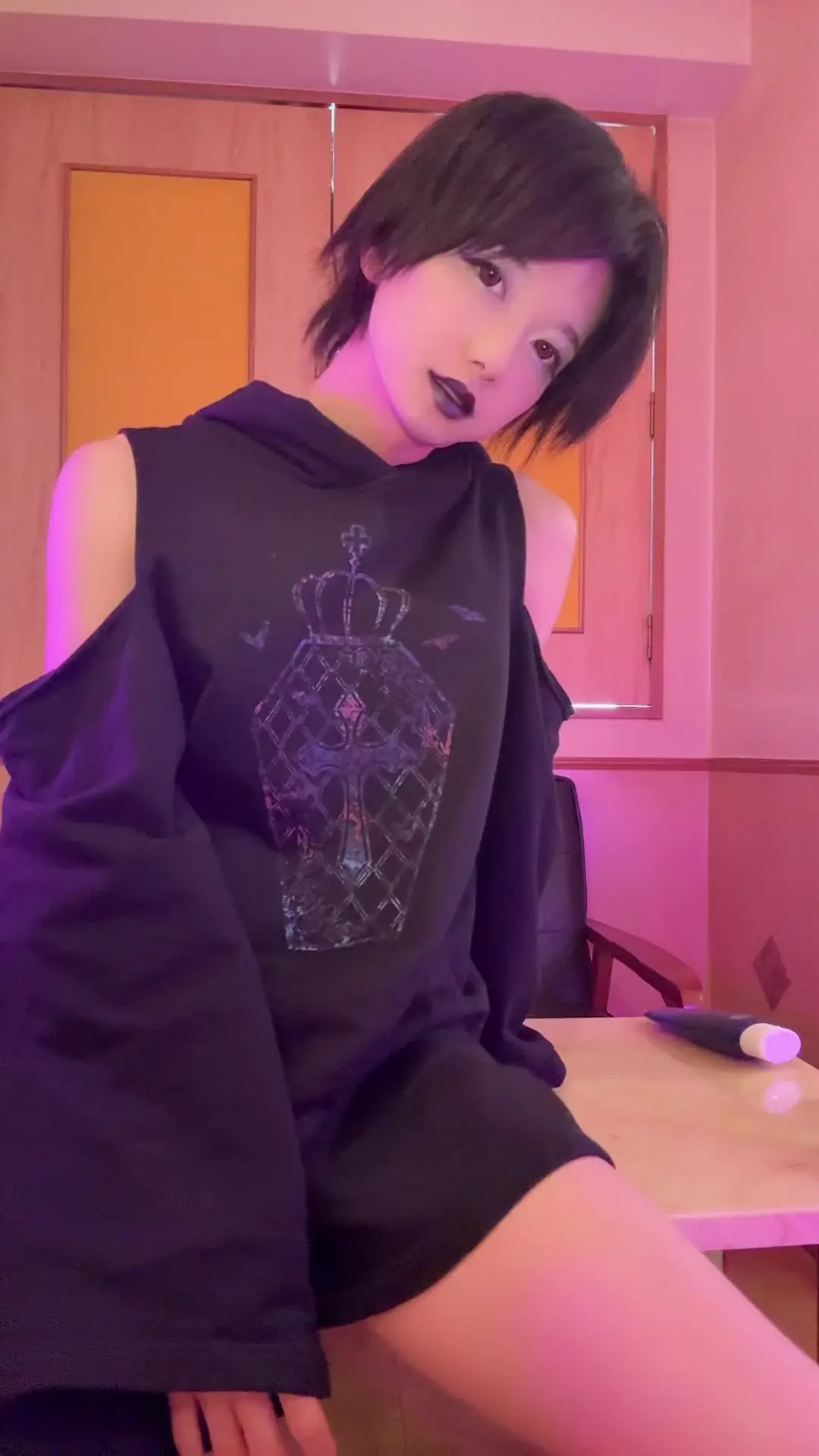 ハヅキ「ゴスメイクはいいぞ(* ´꒳`*) やっぱり黒リップはつよい 今日は、ジャブだけだよ」の投稿サムネイル