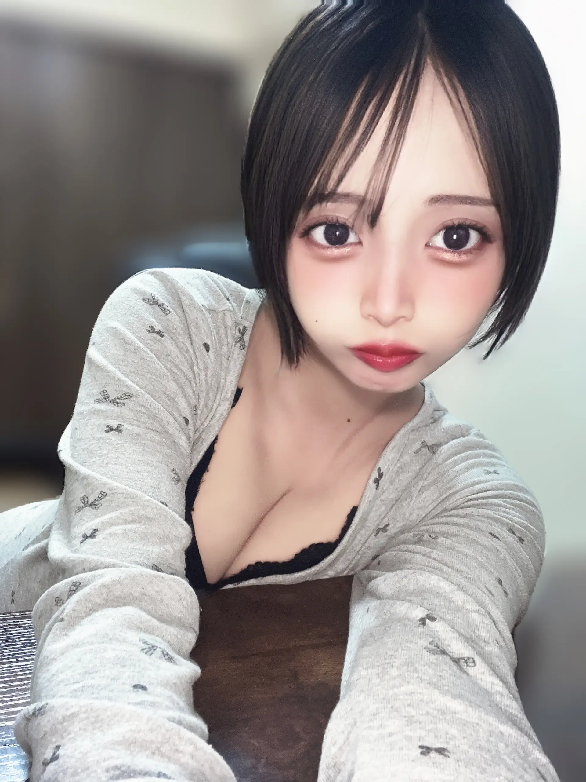 るい@人妻「一緒に寝よ〜？」の投稿サムネイル