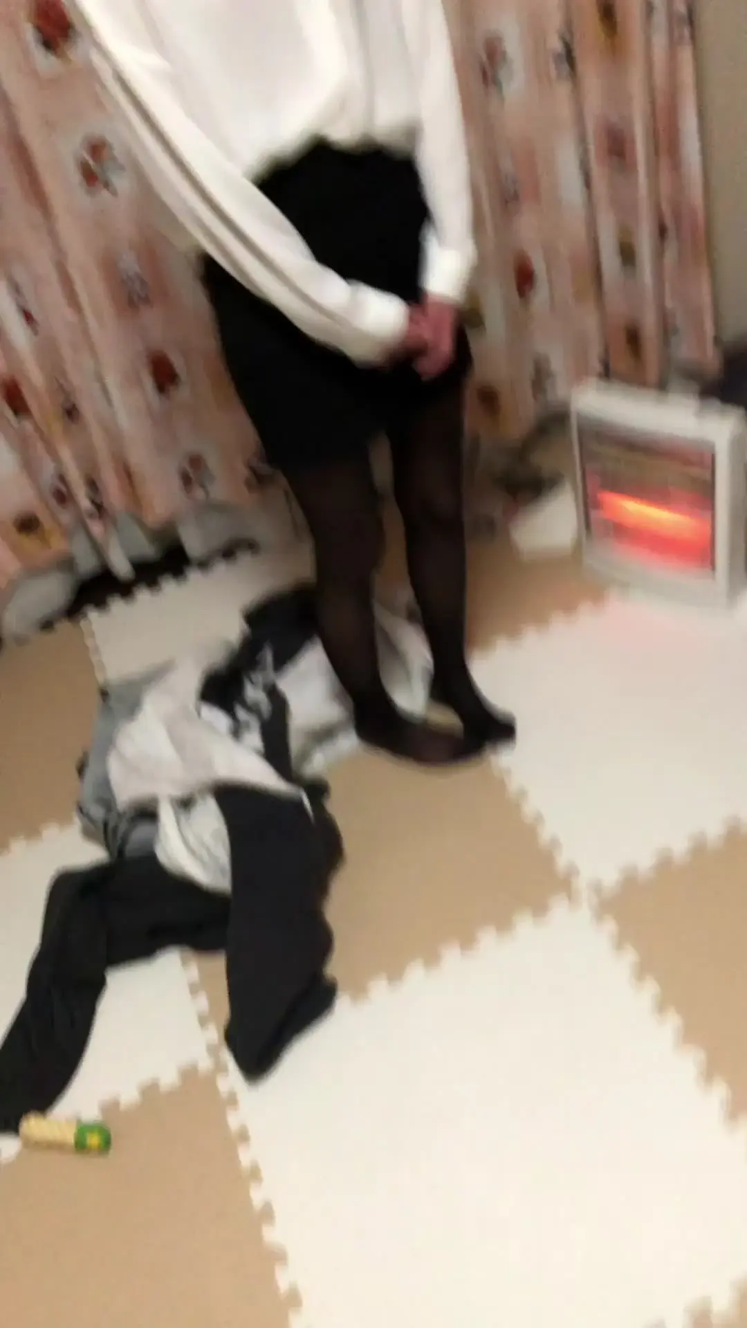 まゆ📹晒され妻（妊娠中）「妻に仕事の制服でオナニーしながらのフェラや立ちバックなどイチャイチャエッチしました。」の投稿サムネイル