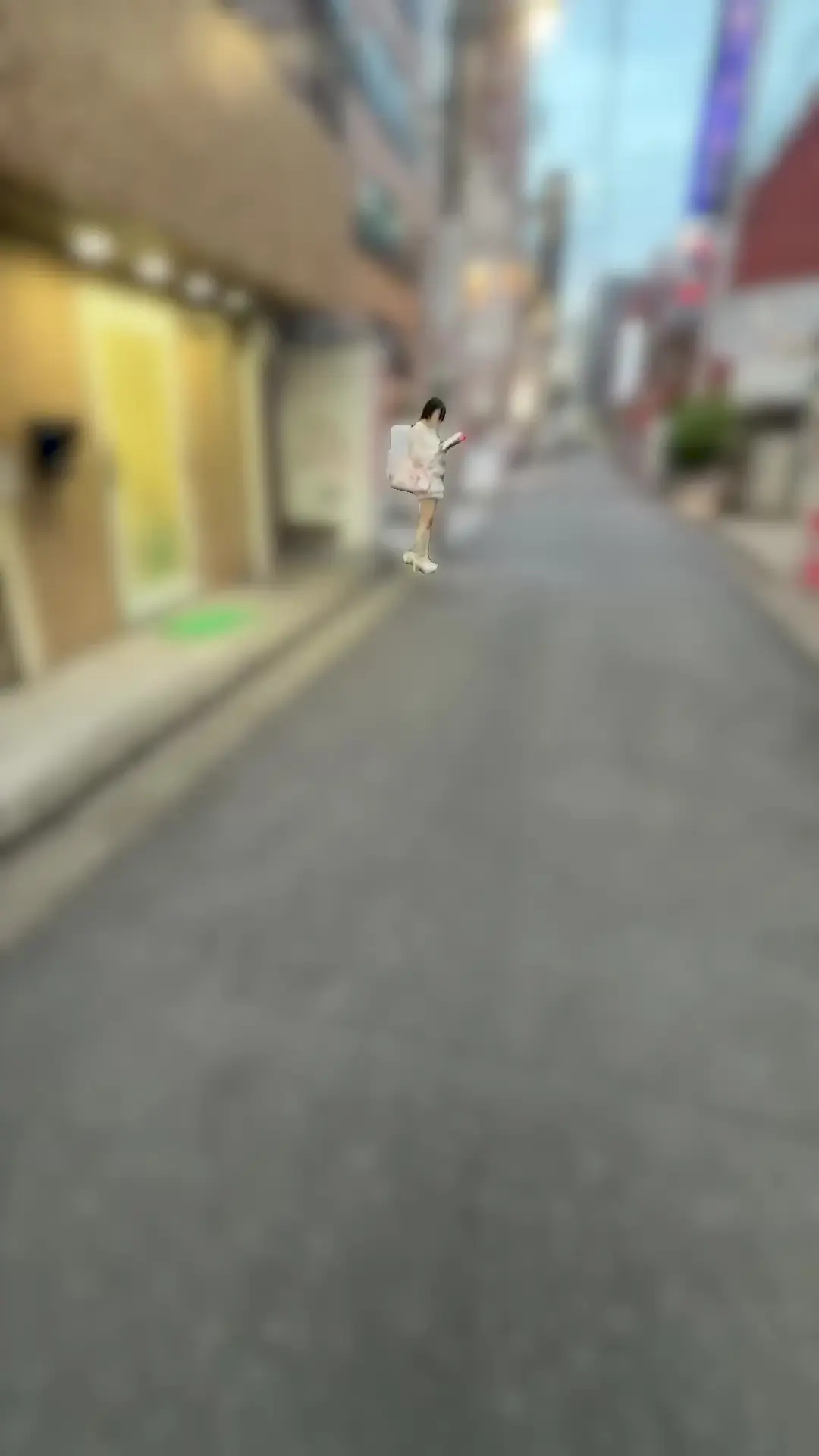 楓「大学生ってこんなもん。 サークルで知り合った大学1年生のえまちゃん。 自習室が空いてなくて仕方なくラブホに誘って「勉強会」しました。」の投稿サムネイル