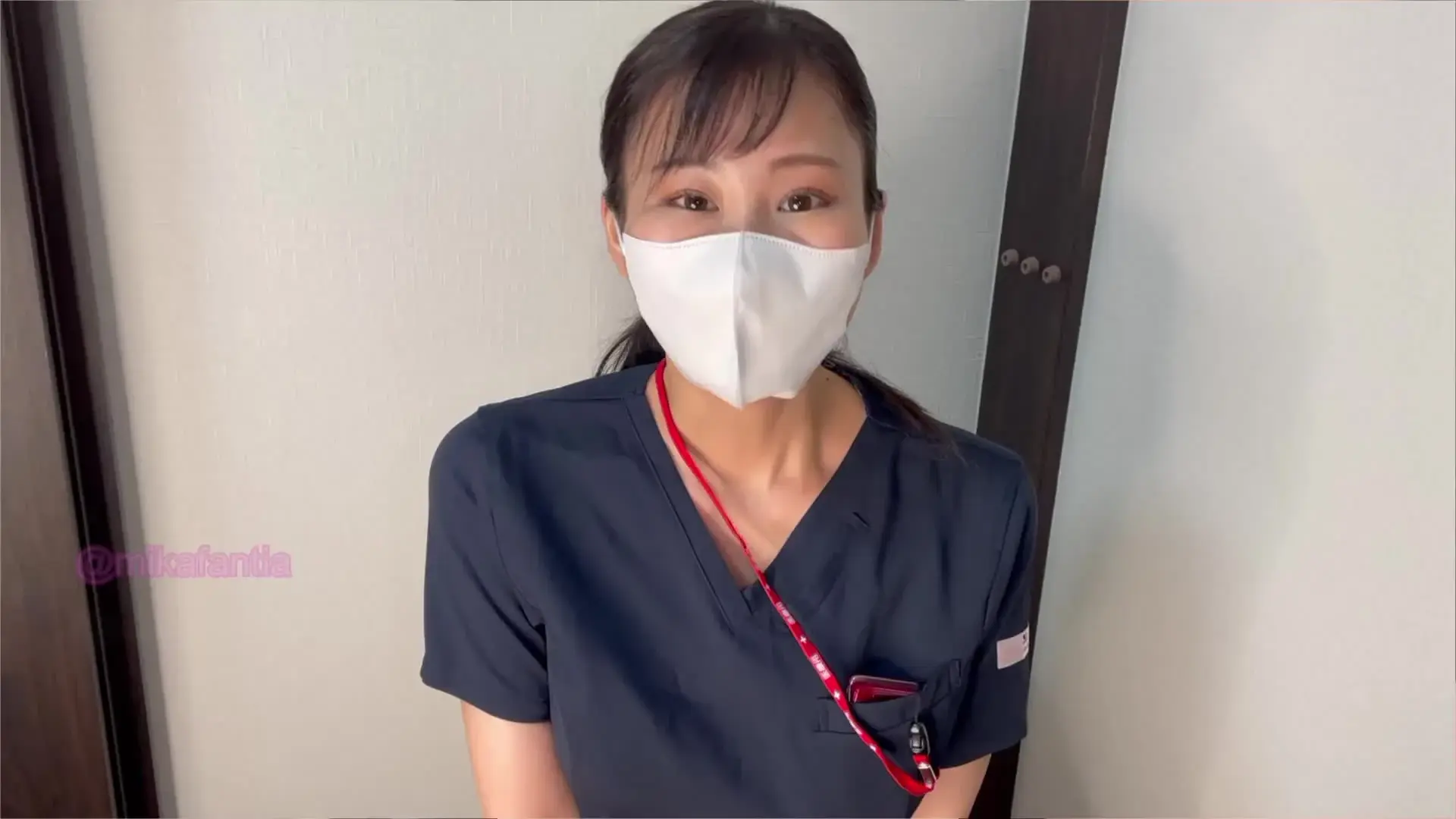 現役看護師みか「現役ナースが仕事中にムラついて…我慢できずに中出し！ 今回は、みんなが大好きな看護師です。 清純な見た目とは裏腹に、お仕事中なのにどうしても身体が火照ってムラつ」の投稿サムネイル
