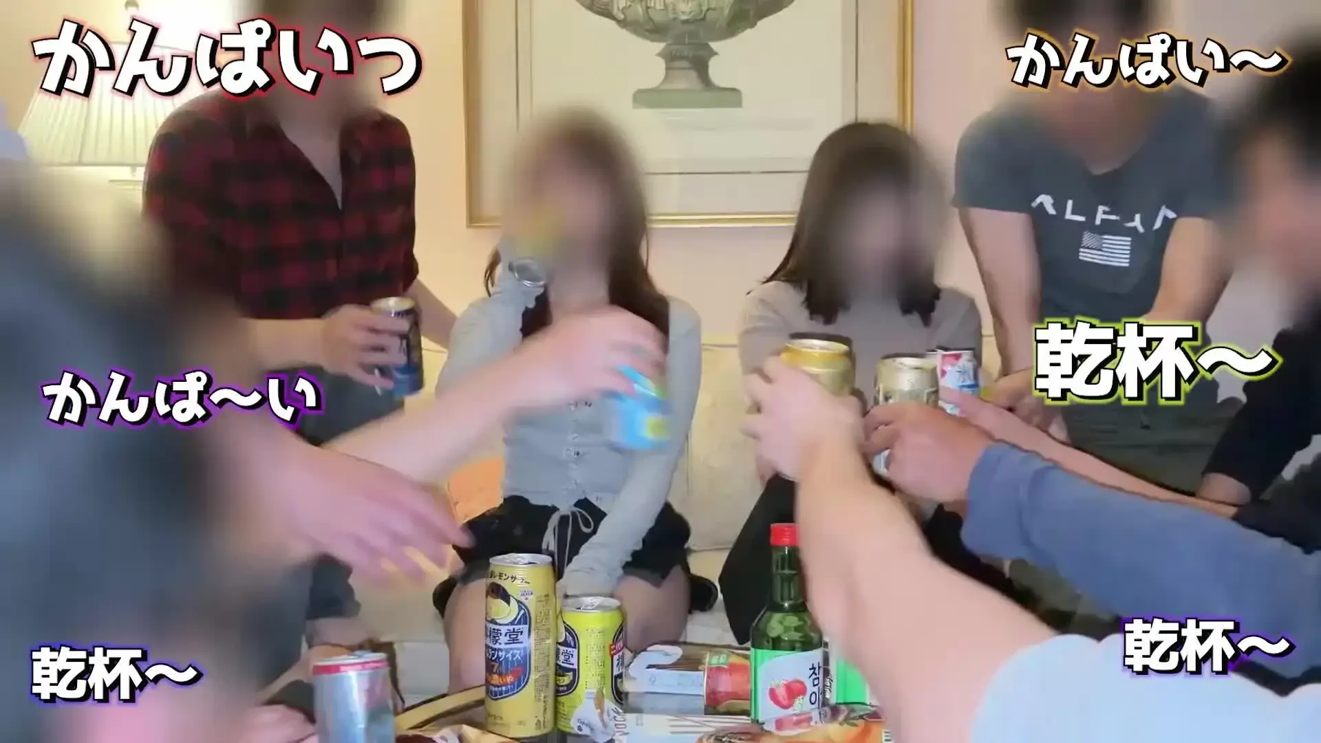 大学生の日常「【お盆限定販売動画】 普段は自宅に女の子をお持ち帰りしてハメ撮りしてる大学生が自宅で大乱交した時の動画です。。。 ■本編”完全顔出し”です。」の投稿サムネイル
