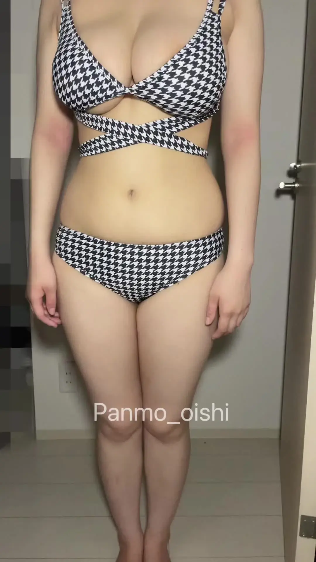 モザイクちゃん「ビキニで乳輪ハミ出しTikTok💚 幸せプランのみなさんにも特別に見せちゃいます🫶 これはまだポロリだいぶマシな方なので！笑」の投稿サムネイル