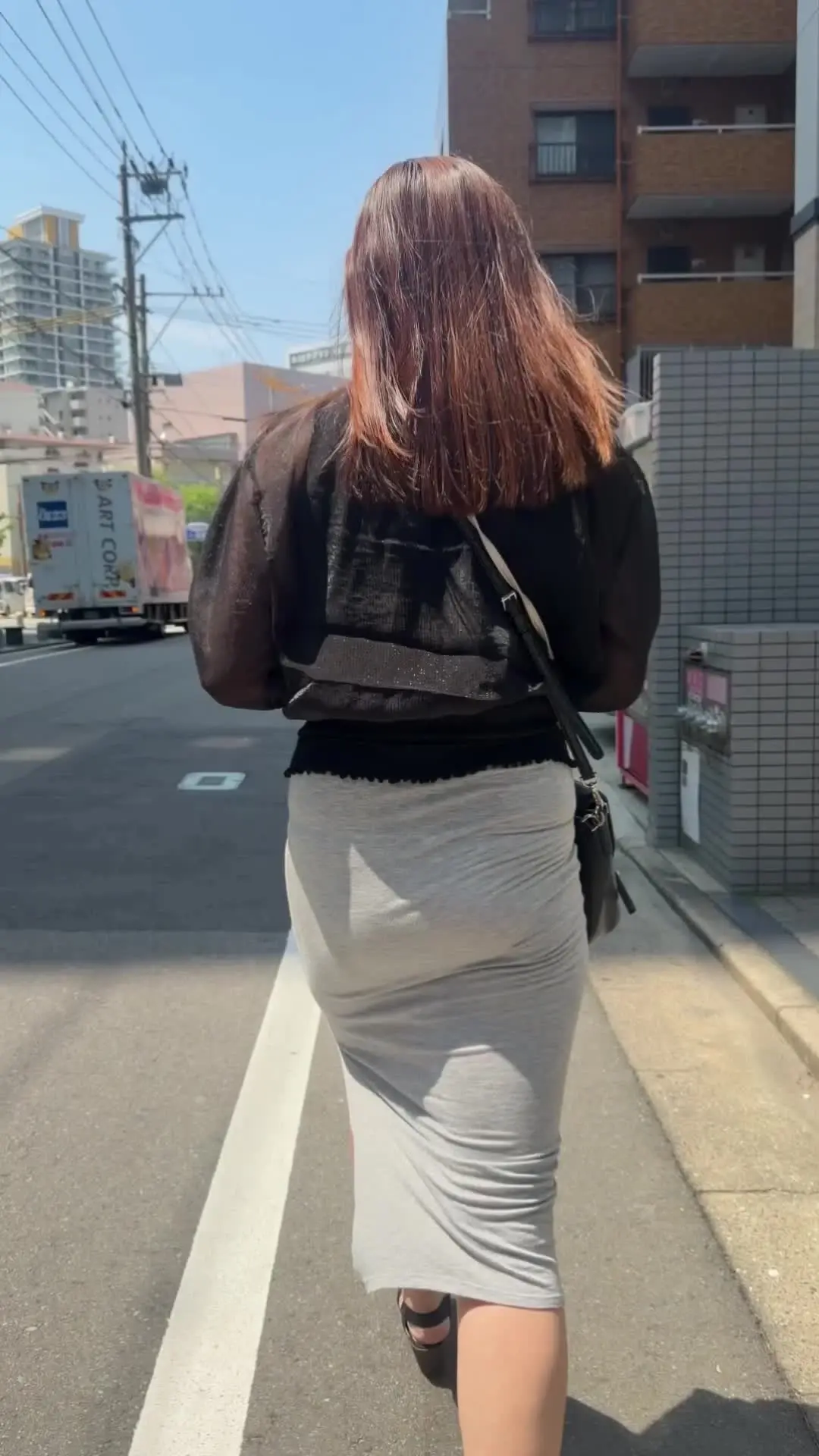 肉便器人妻ノ乃🌻🌻日頃は真面目な隣の奥さん🌻🌻「福⚫️遠征 人妻を連れて丸1日露出旅行 帰りはノーパン放尿 真面目な清楚系人妻を福岡まで連れ出した丸1日露出旅行。 街中で薄いスカート巨尻透けパン晒し。尻肉を見」の投稿サムネイル