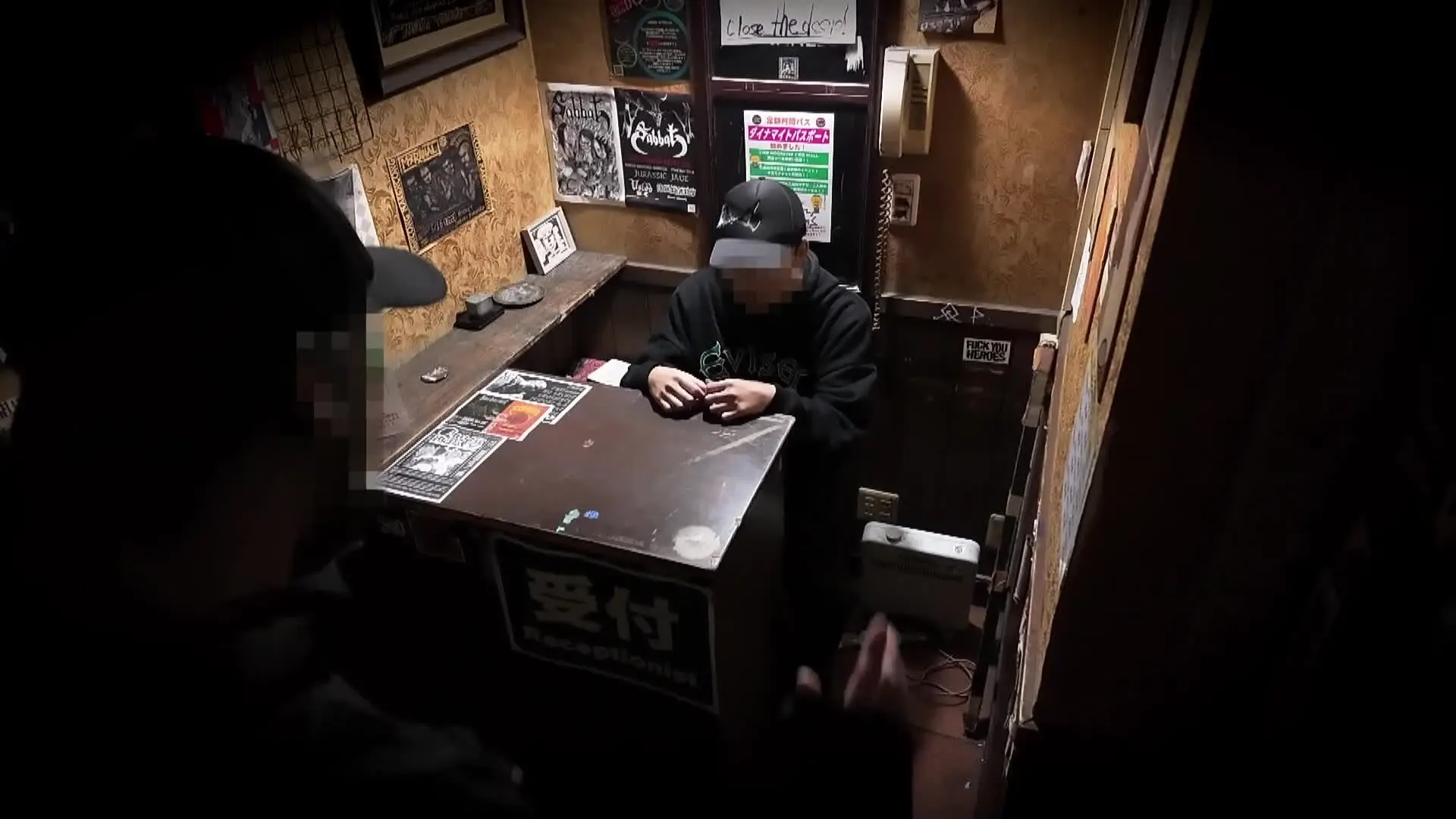 プッシャーズ「新宿にあるクラブ420。 イベントがないとそこまで混むことはないんだけど、結構熱いアーティストは来てる。 あと何故か可愛いギャルがこのクラブには来る。」の投稿サムネイル