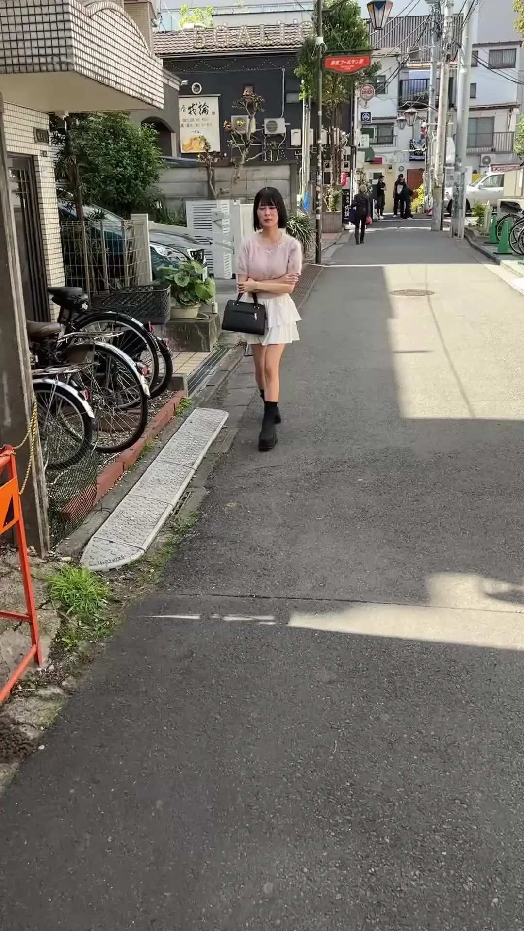 ヱロ動画【買取】ってイイですか？「透明感と大人の色気が溢れる美人さんに、インタビューと称して接触！ 話を聞いてみると、 (((最近はジョッキーの武豊で抜いたとのこと)))」の投稿サムネイル