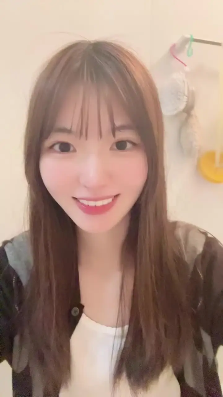 女子大生のお部屋「【顔出しver.】 久しぶりなのに短い投稿ですみません💧 女の子の日終わったので直近でオナニー動画出します。」の投稿サムネイル