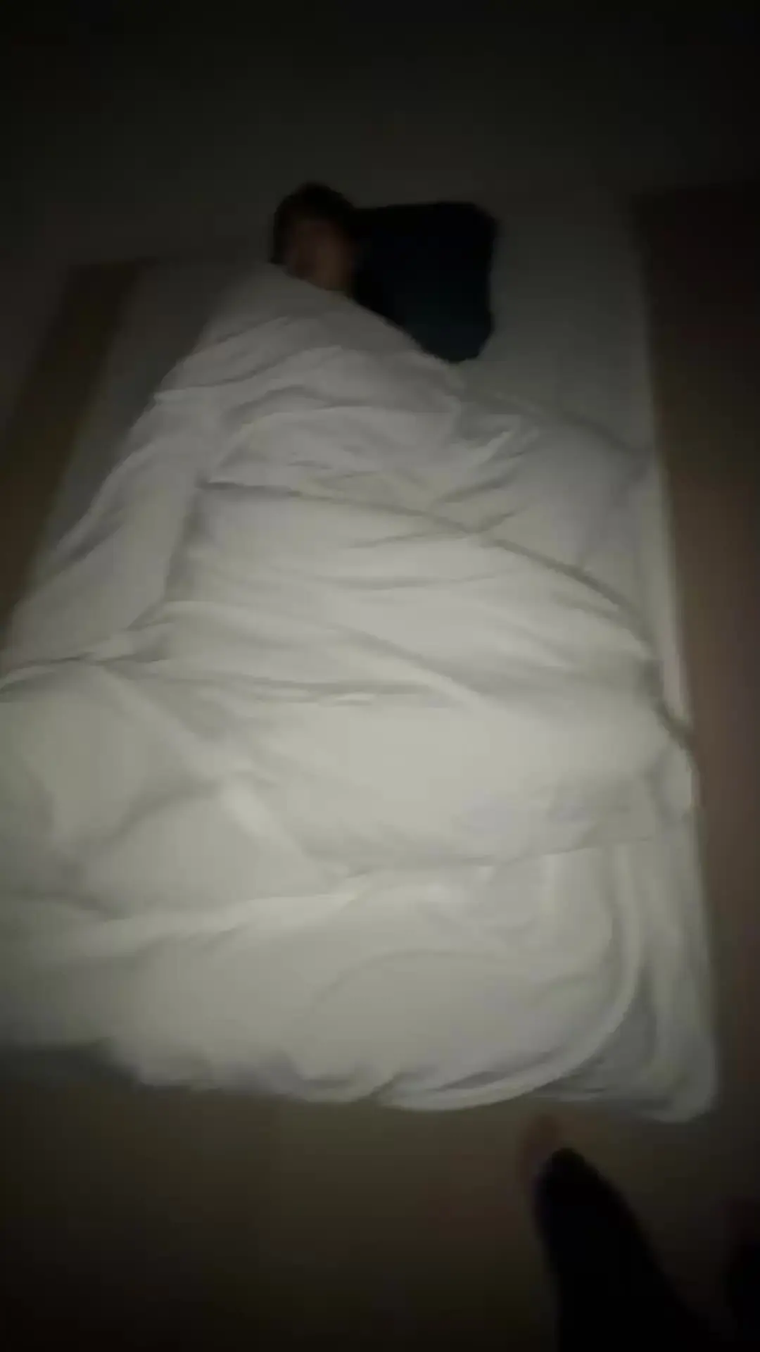 催眠術師X (寝ている美女に勝手に中出し)「総フォロワー12万人の美容系インスタグラマー美女が寝ている間に好き勝手にハメまくった映像」の投稿サムネイル