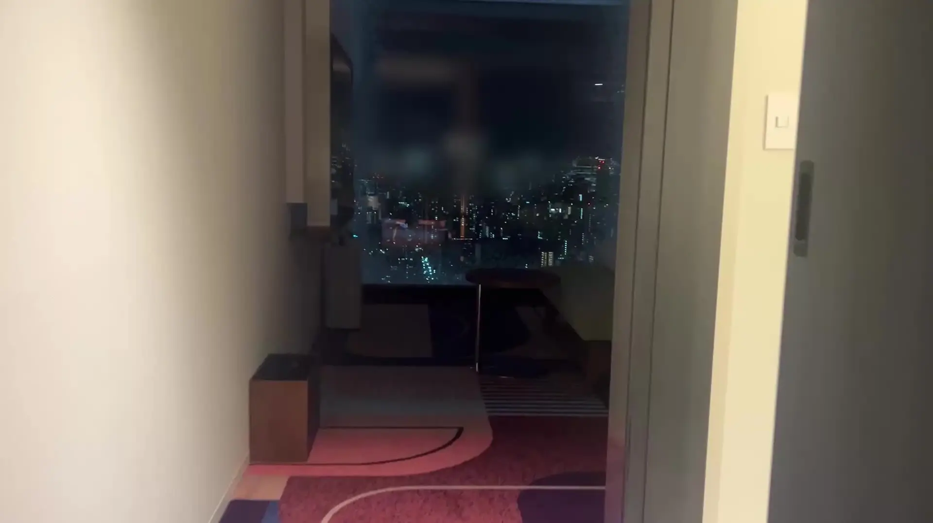 アオイ🥂東京美女デート🗼「モデル級の "ミス◯◯" の美人女子大生Yちゃん（20歳）👩🏻‍🦰」の投稿サムネイル