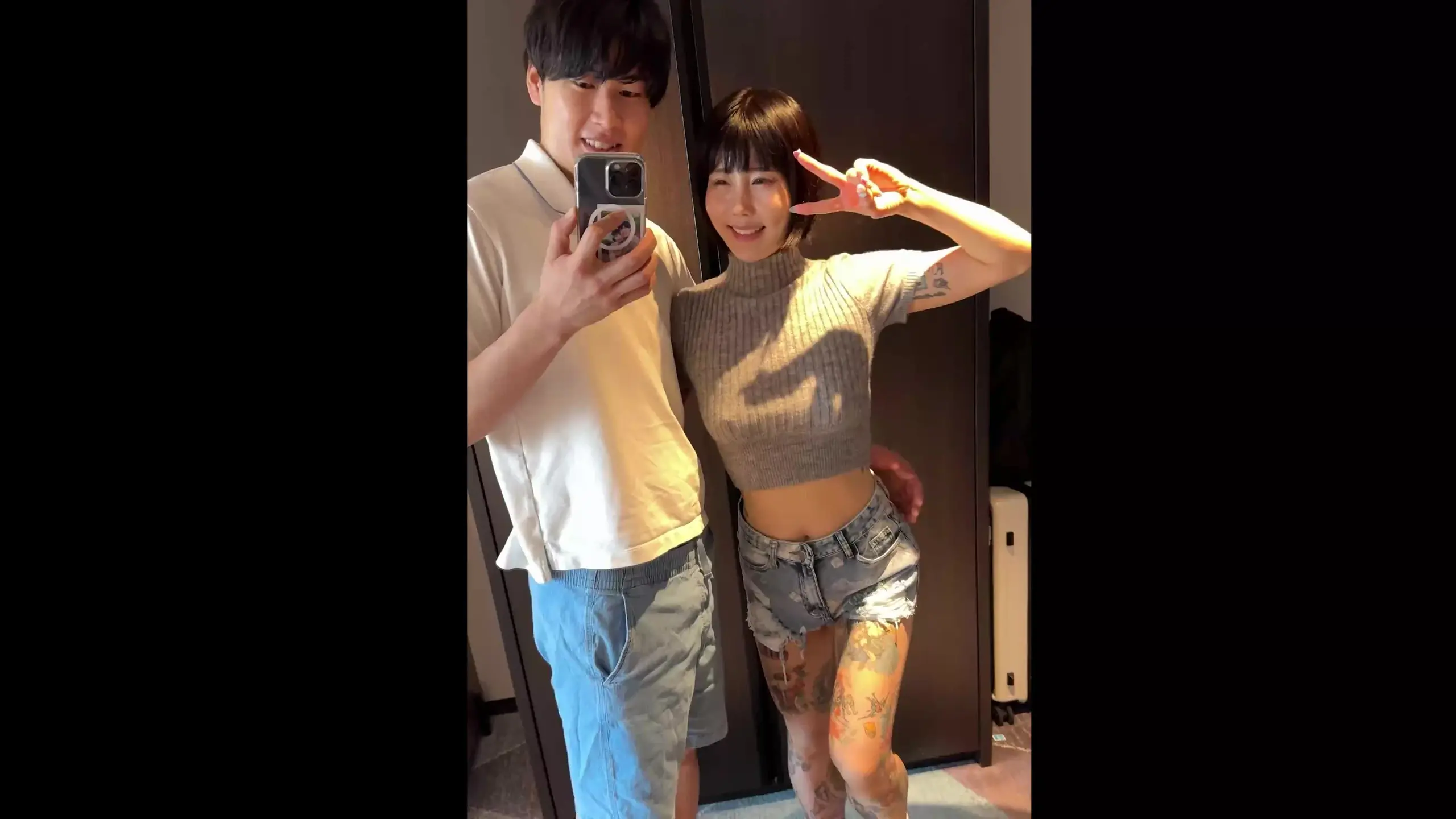 プールではしゃいだ後、普段飲まない酒で理性崩壊。泥酔ぶっ壊れ潮吹きおもらしセックス（1時間2分）