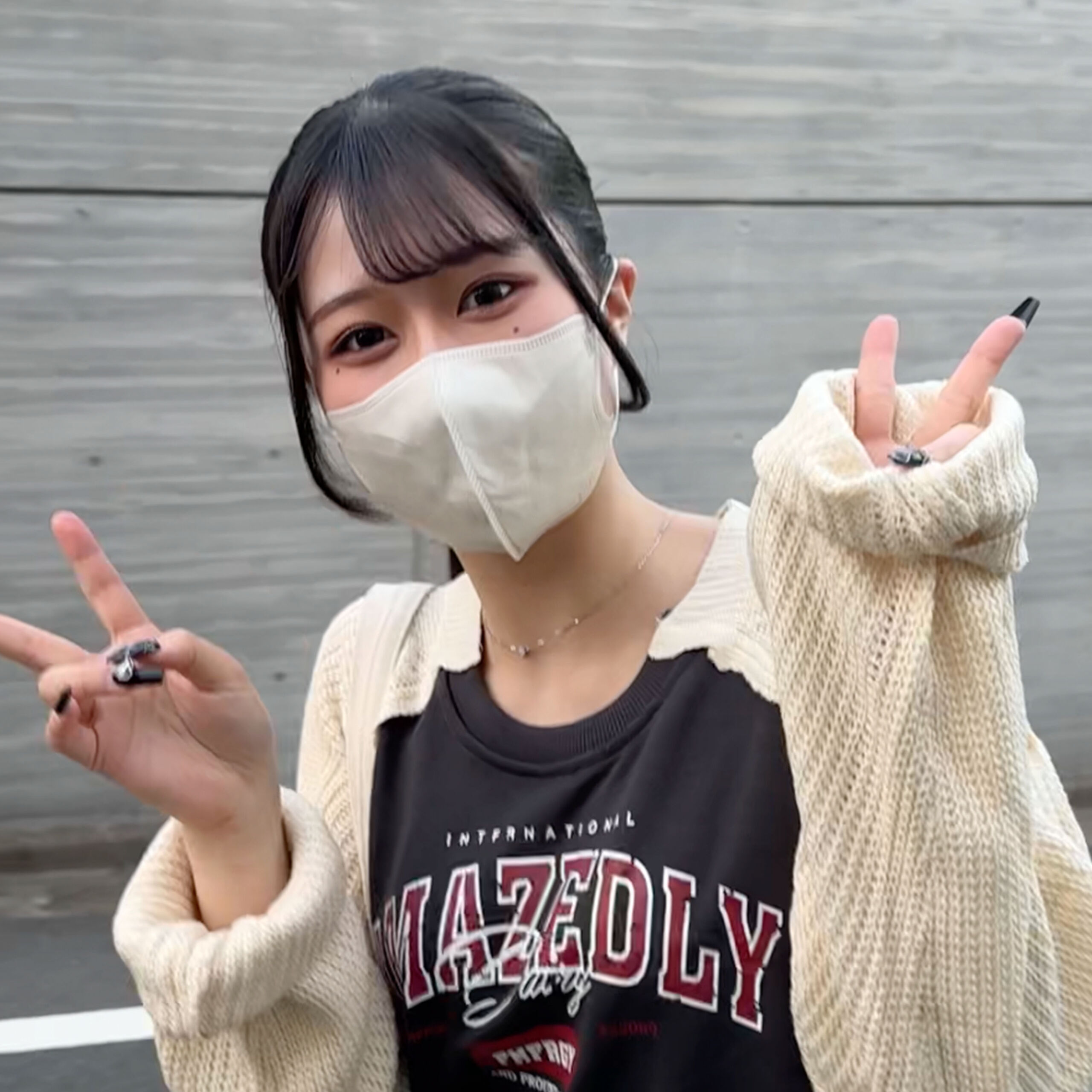 SNAPTOKYO【スナップトーキョー】「＃52【YUI 】 今回ストリートスナップに協力してくれたのは、春らしいヘソ出しコーデが素敵なYUIちゃん😎 ファッションも髪型も今っぽくてガチで可愛すぎます🙃」の投稿サムネイル