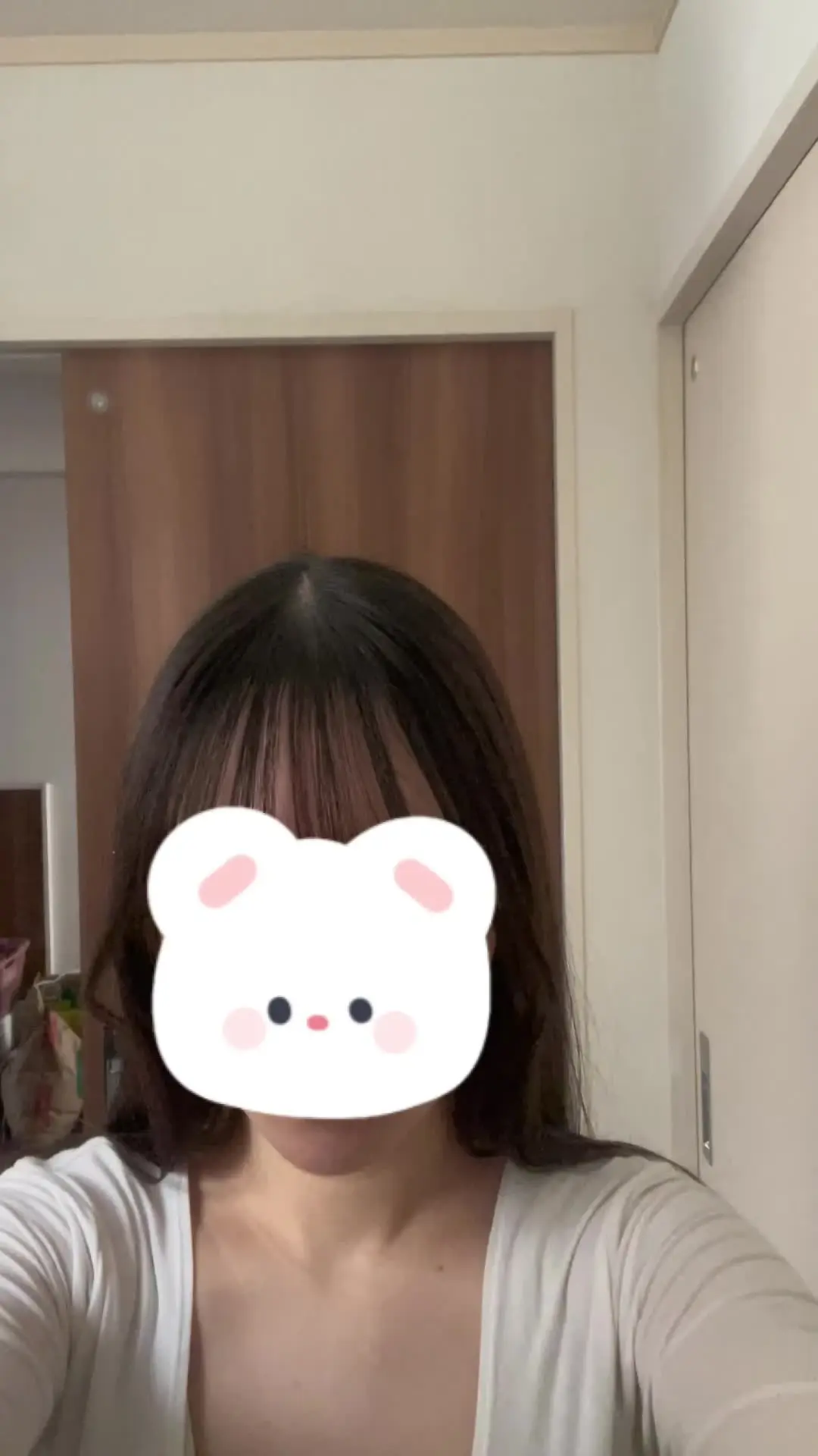 髪フェチ研究会💇🏻‍♀️by さくたん🌸「さらっさらの黒髪ロングにボンドを塗りたくって、ドライヤーで乾かす動画です🥺🥺🥺」の投稿サムネイル