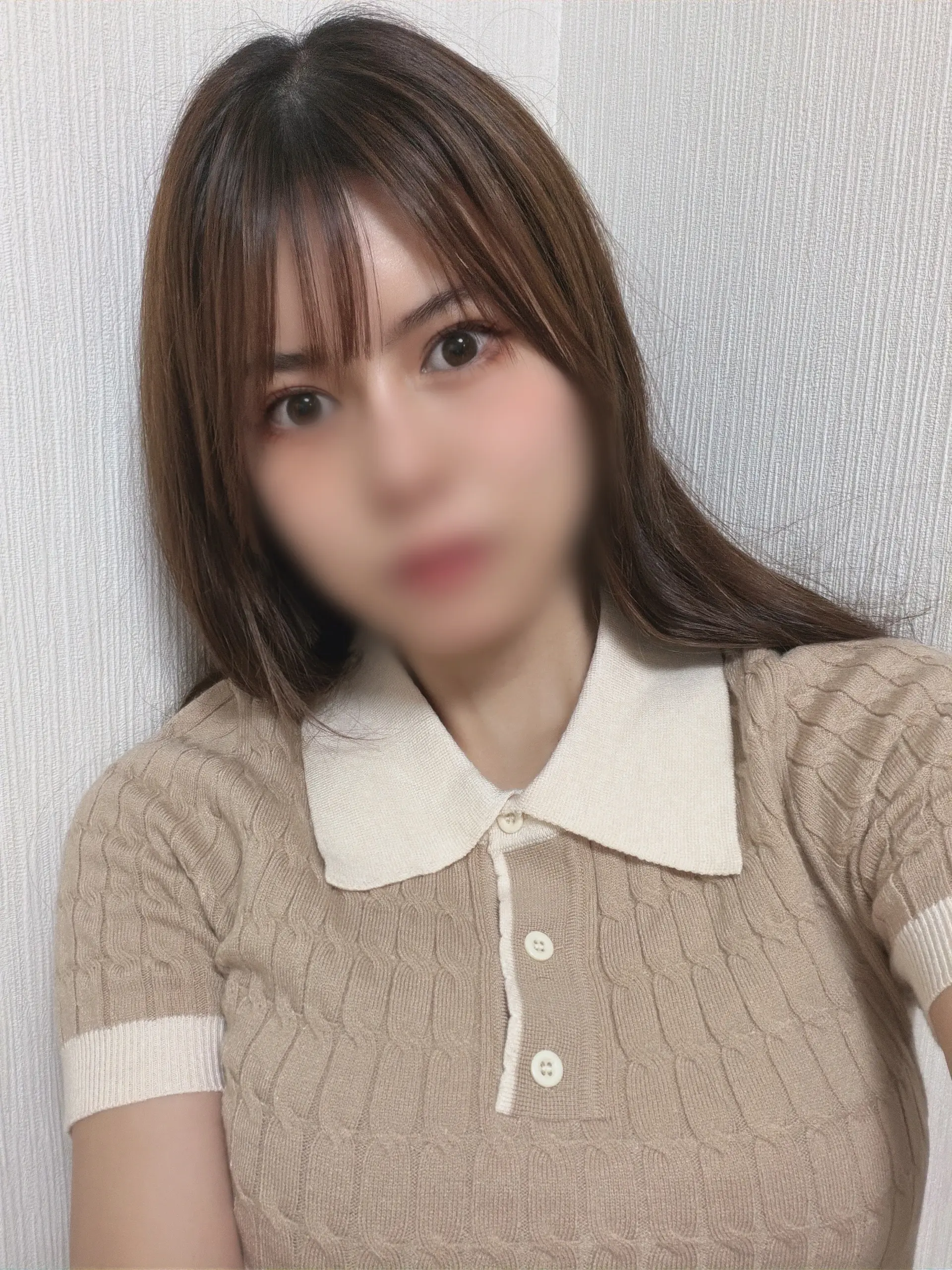 まりの裏のやつ「SNSでは見せられない私をいっぱいエッチな目で見てください。 どっちの私も本当の私です👠💓」の投稿サムネイル