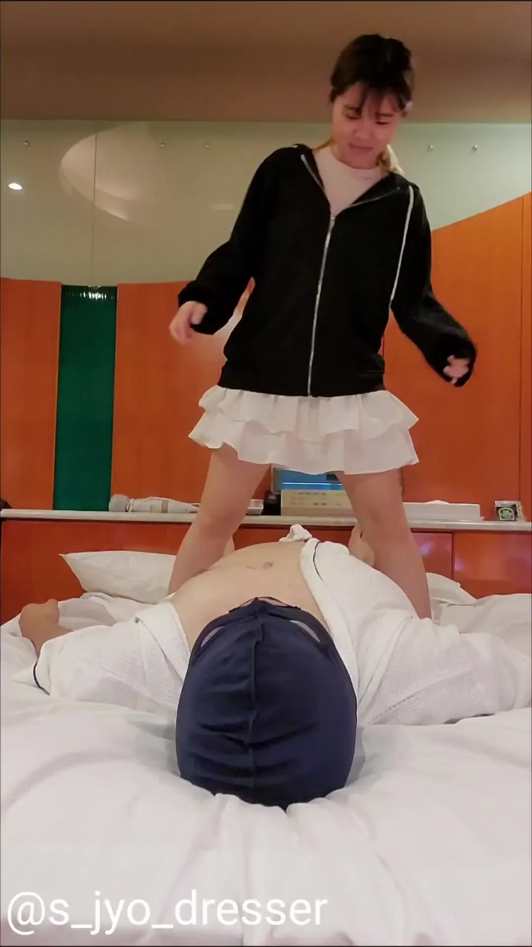 S女性のドレッサー【M男向け動画】「あかり様の唾液垂らし・乳首責めです✨ 関西から来たドSなあかり様、、、根っからのドSで惨めな男が情けなく興奮してる様子に興奮を抑えられないみたい🥰 ｢感度を見た」の投稿サムネイル