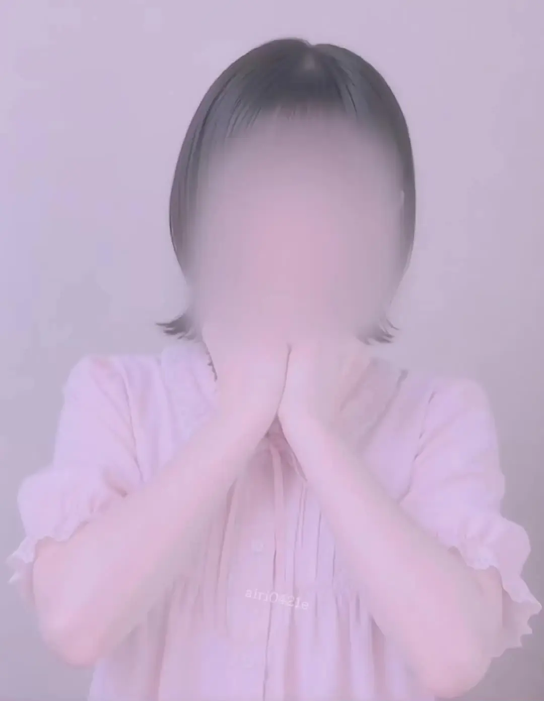 白乃あいり👀「初めてのTikTok！！ 寝巻きで撮ってみた^֊ ֊ ⸝⸝⸝ ^ 近いうちにTikTokのアカウント作って投稿してみたいから、それまでここで練習させてね…!」の投稿サムネイル