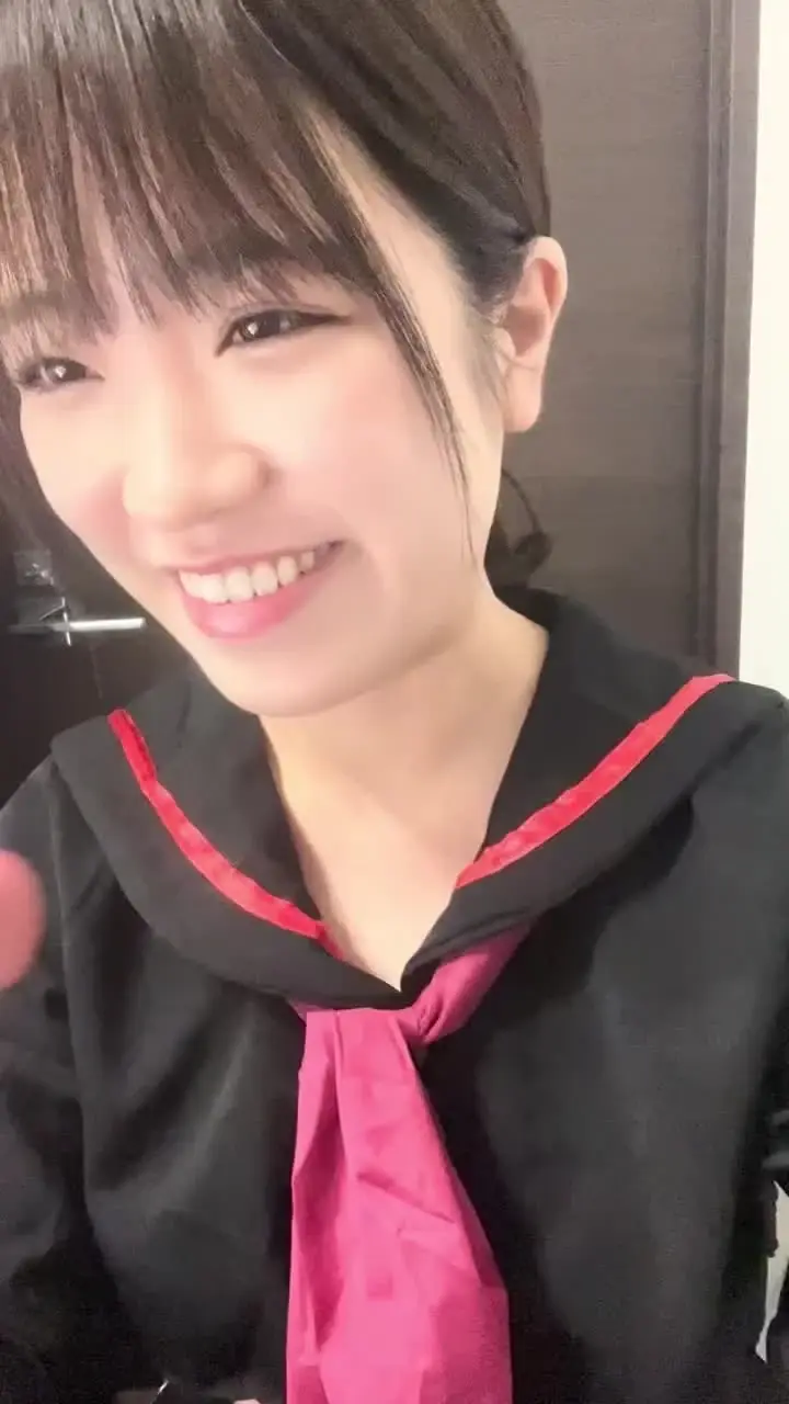 スズ「制服コス潮吹き動画🐋 myfansコスプレイベント期間なので、今回特別に… 他のサイトでは投稿せずに、myfansのみ投稿です❣」の投稿サムネイル