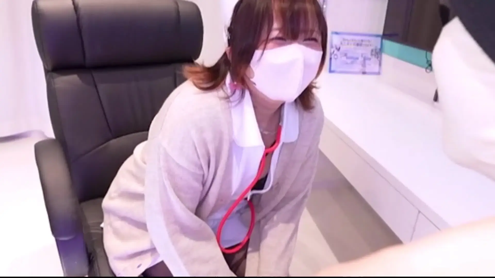 風俗体験ドキュメンタリー【疑似体験レポ】「【プラン加入者限定動画】M性感で極限まで焦らされて理性が崩壊…！ドS美女に完全管理される寸止め密着プレイ【POV主観】」の投稿サムネイル