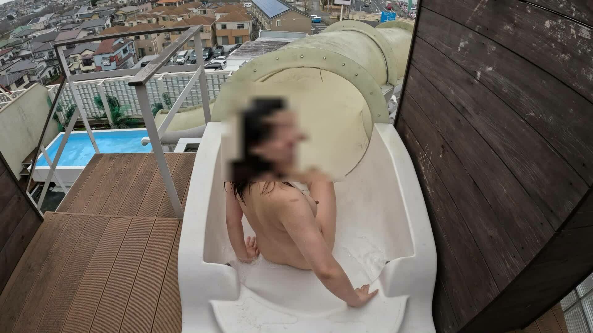 全裸チャレンジ「全裸ウォータースライダーサンプル動画。」の投稿サムネイル