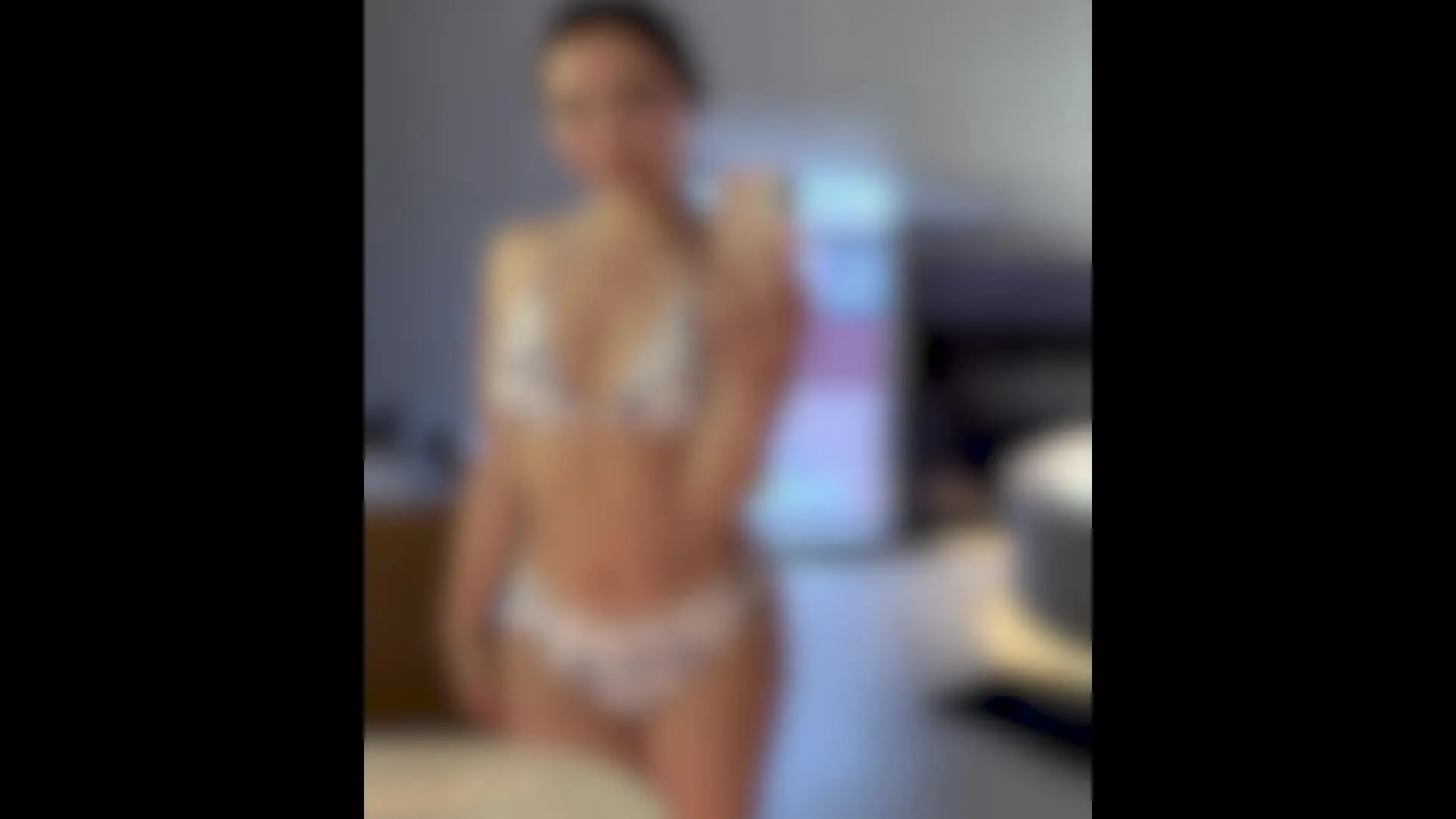 ちかママ29歳☺️「レス旦那と6年ぶりの手コキ解禁㊙️」「最近はあったかくなってきて、夏ももうすぐって感じの気候になってきましたね🌞 今回は新しい水着を買ったので、みなさんに見てほしくて/// って思って動画を回したら」の投稿サムネイル