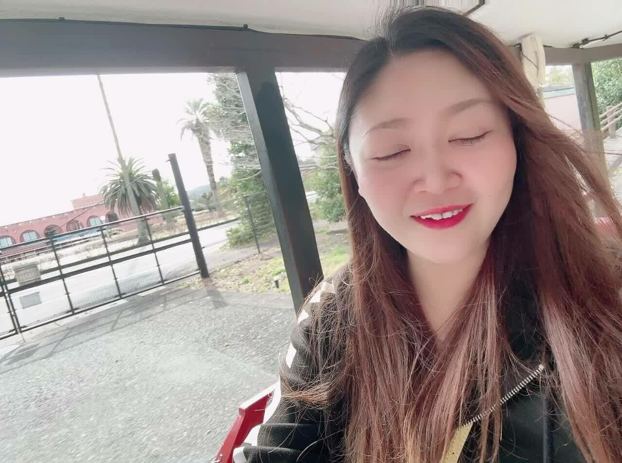 月-Luna-(リアル夫婦)「【 ひなまつり 〜🍓いちご狩り🍓〜 】 動画はこちら👇 いちご💗いちご💗いちご💗」の投稿サムネイル