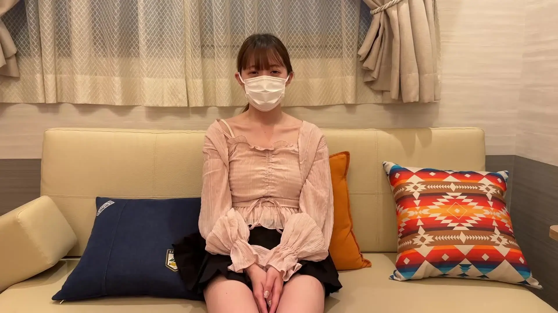 くすぐりちゅーどく「女の子をくすぐって遊んでます。 今回くすぐられる女の子は【みゆ】ちゃん！とっても可愛らしいお顔です。 普段はお堅い医療関係の仕事をしているそう。」の投稿サムネイル