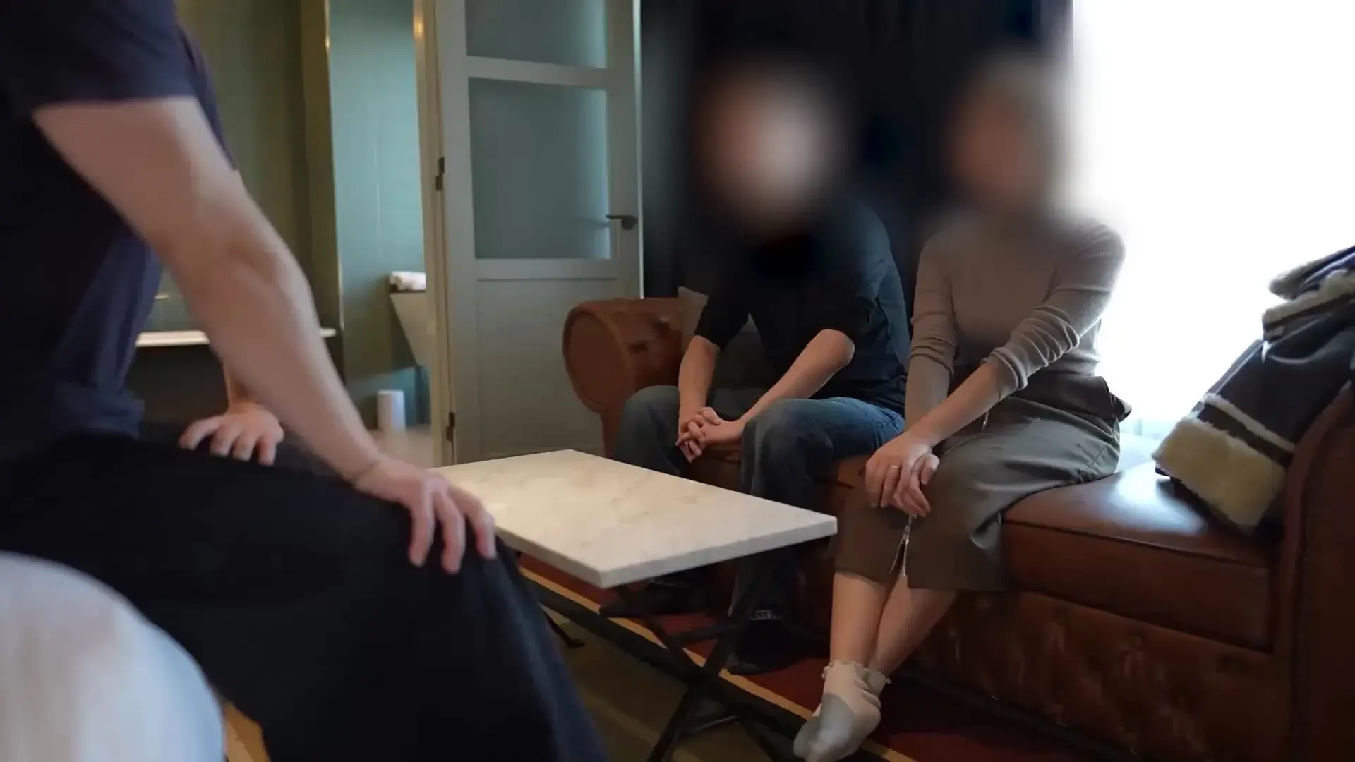 つばさ❗️【メス親と彼女と素人女】「7歳の男児がいる夫婦のママさん。旦那の前で犯されて絶頂快感イキしちゃってます　※夫婦身バレで即削除します」の投稿サムネイル