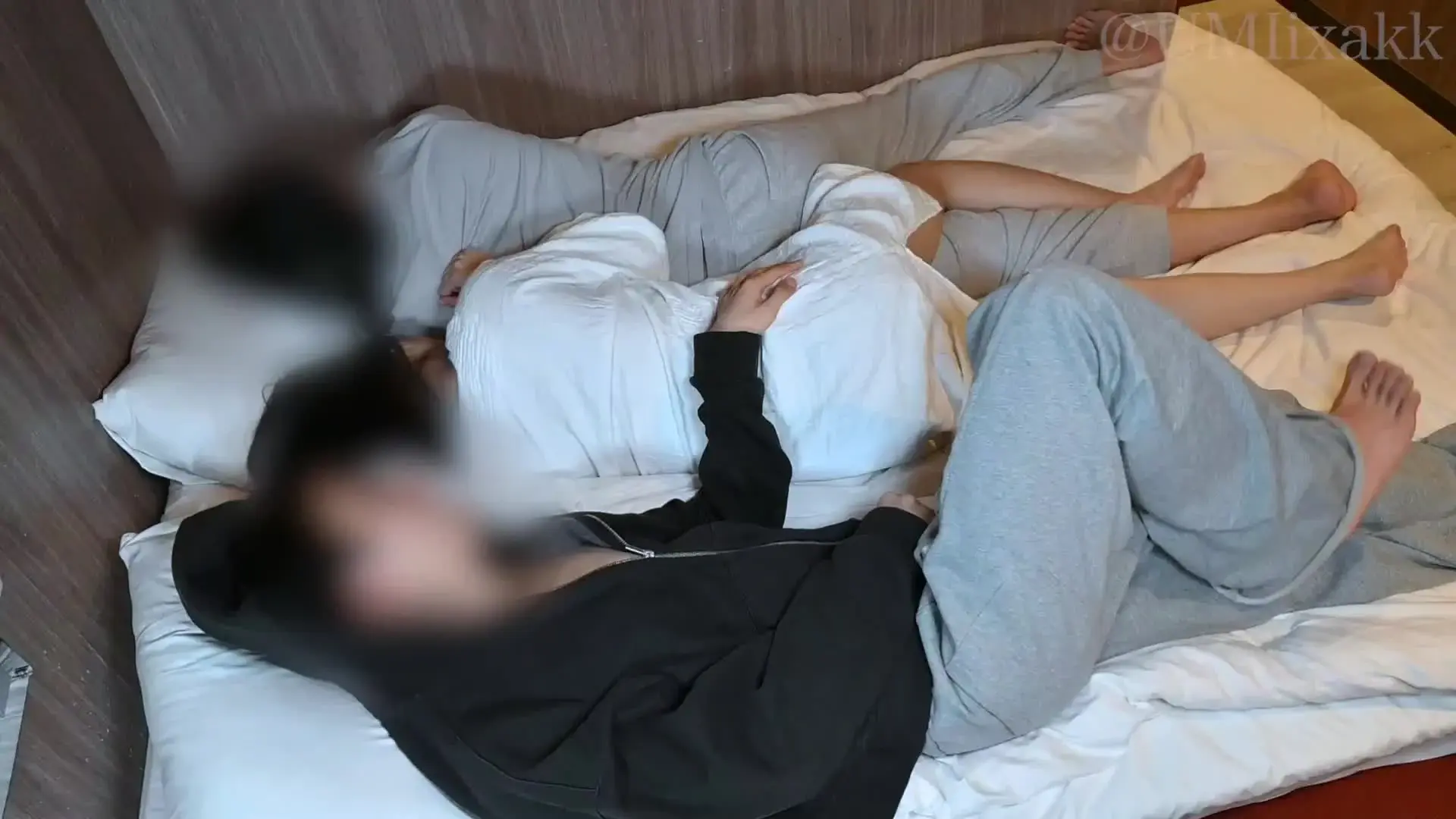 うみ「既セクの女の子と友達会わせたら寝てる間に勝手にセックス始めてて混乱しました。起きた後の反応がガチ過ぎる、、」の投稿サムネイル