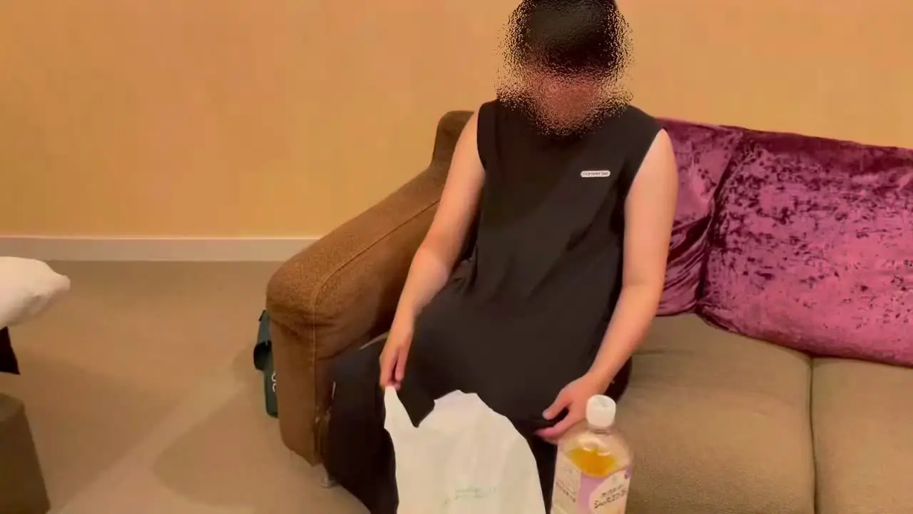 レゲェパンチ「28歳人妻とNTR 28歳の妻を寝取っていただきたくご連絡しました。 他人棒に犯されてる妻を見るのはもちろん好きなのですが、妻が恥じらっているところを見るのが堪」の投稿サムネイル