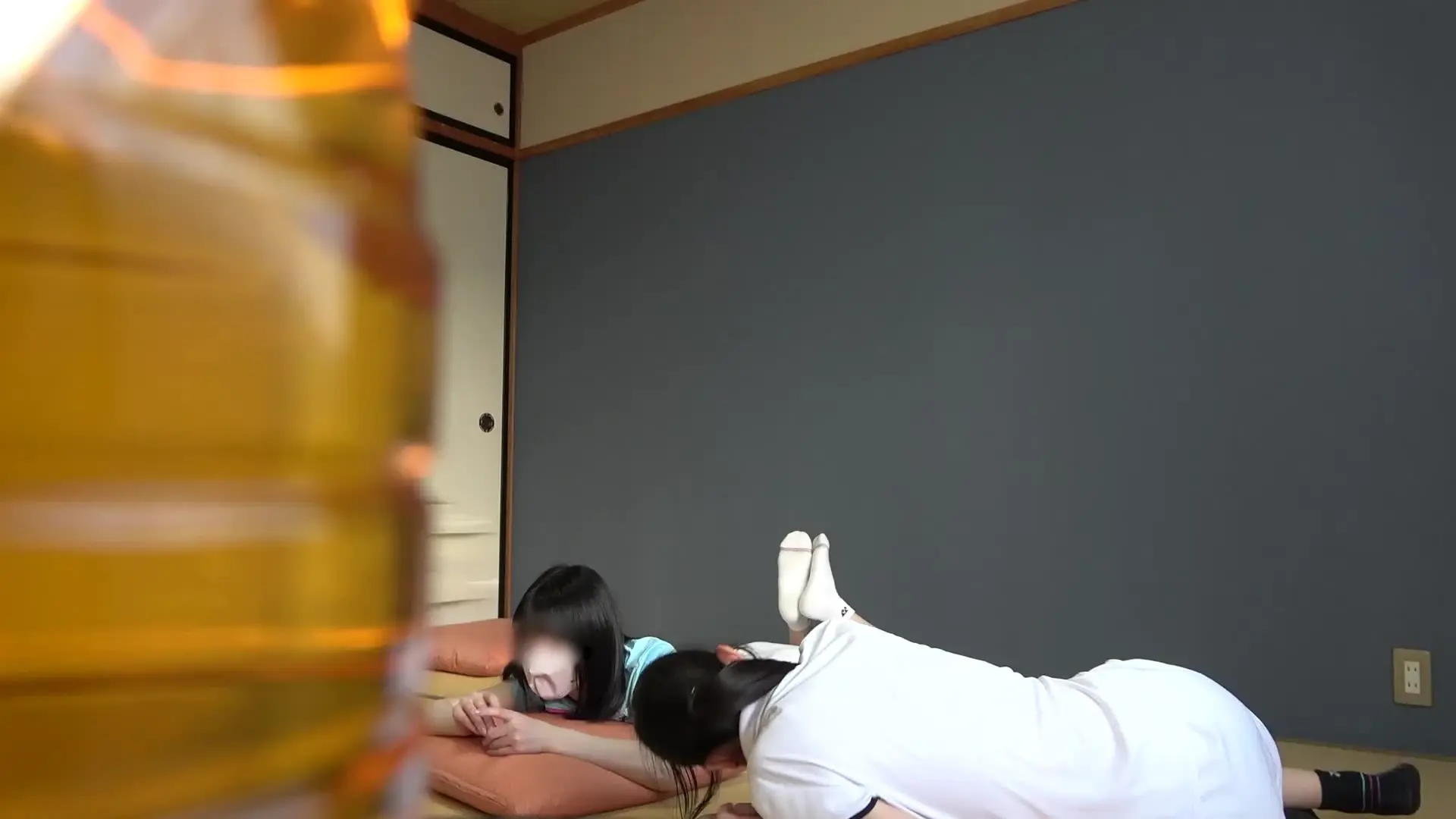 S-colle(盗撮)「【テニス合宿】ノーパンでおま⚪︎こくっきり！！白スコでぷりぷりおま⚪︎こストレッチ！」の投稿サムネイル