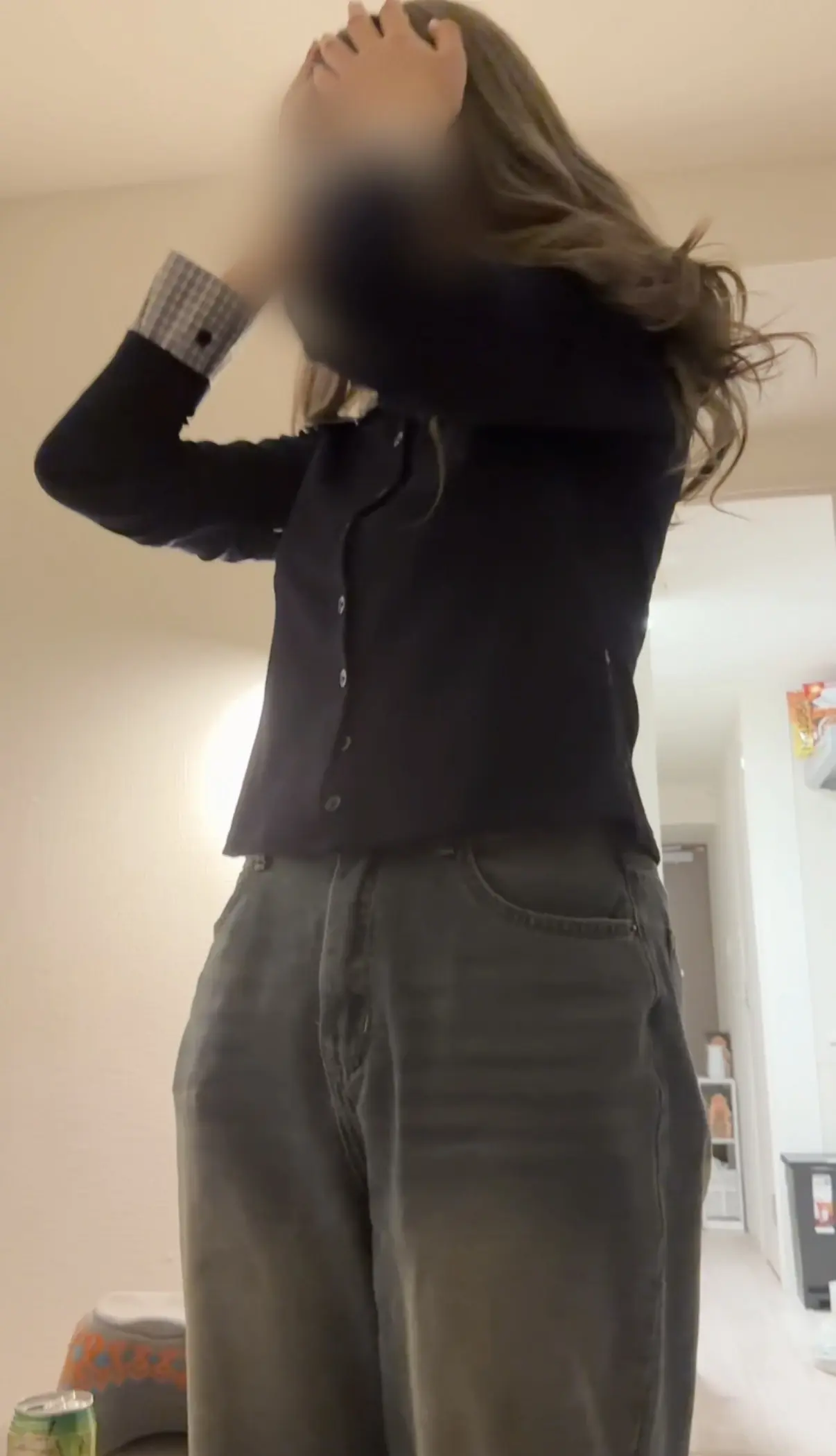 レあ🦒【女子大生ハメ撮りvlog】「💐近日公開💐 ふっ軽2人が昼間から一緒に飲むことに お互い学校のことや高◯時代の思い出につまみに」の投稿サムネイル