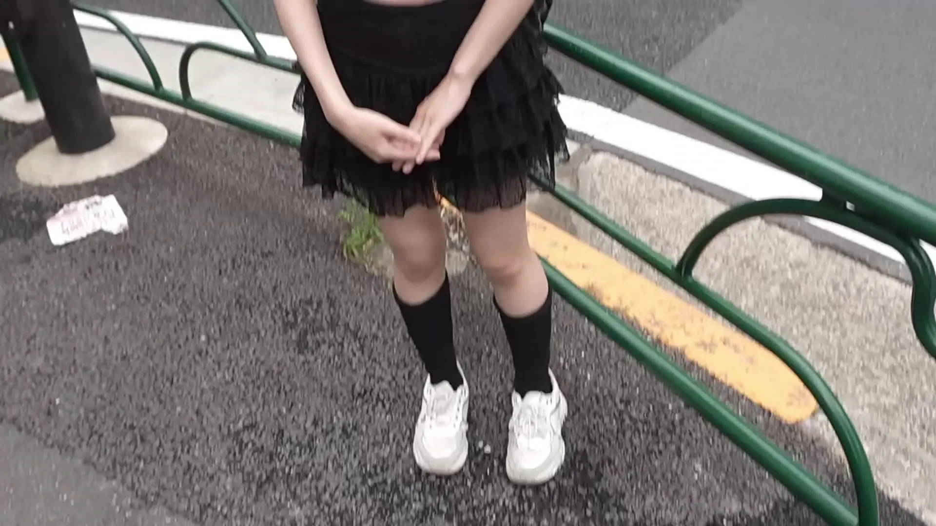 けんと。「【身バレ厳禁】横浜市立○○小学校元教諭の24歳Hカップ人妻が旦那に隠れて男と遊びまくってる一部始終。」の投稿サムネイル