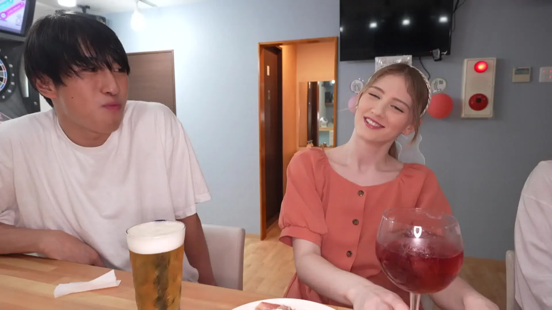 エロうさぎ「Barでもホテルでもお酒飲みまくってコスプレSEXしちゃた❤」の投稿サムネイル