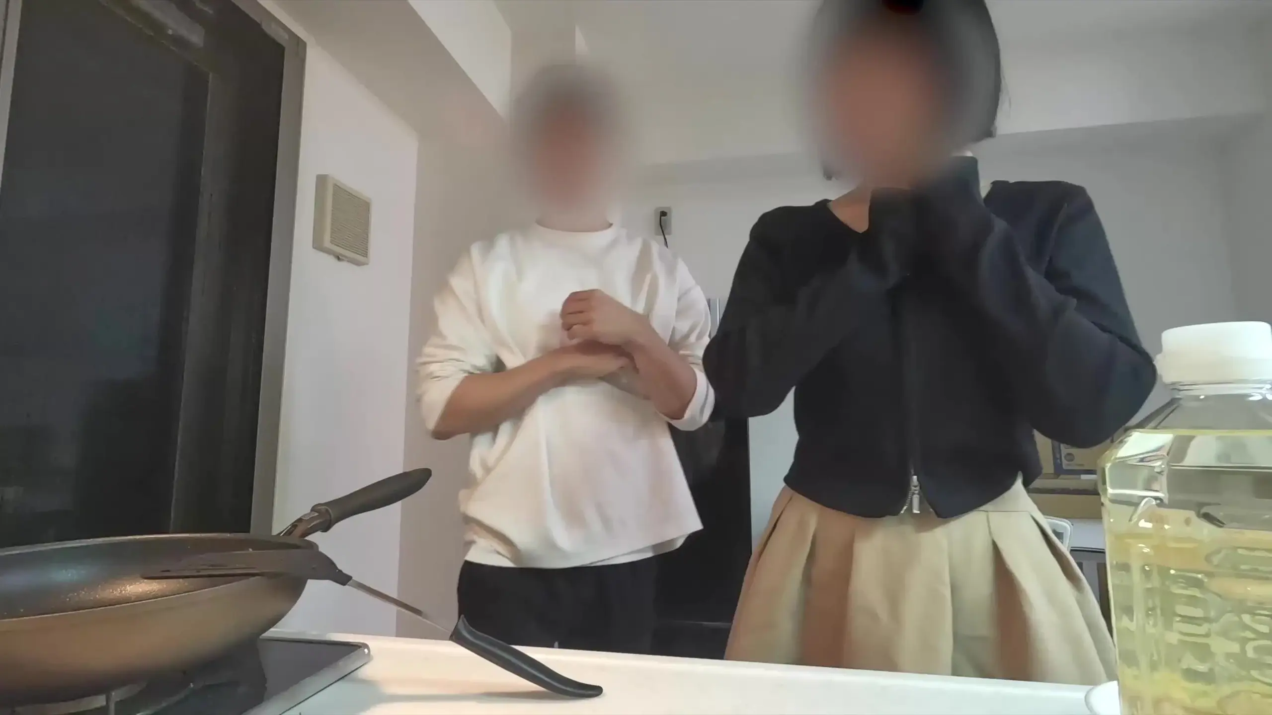 大学生の性事情。「バズりまくってる21歳Gカップの純白女子が、お泊まりに来てくれると毎回こんな感じで始まっちゃうんだよね。」の投稿サムネイル