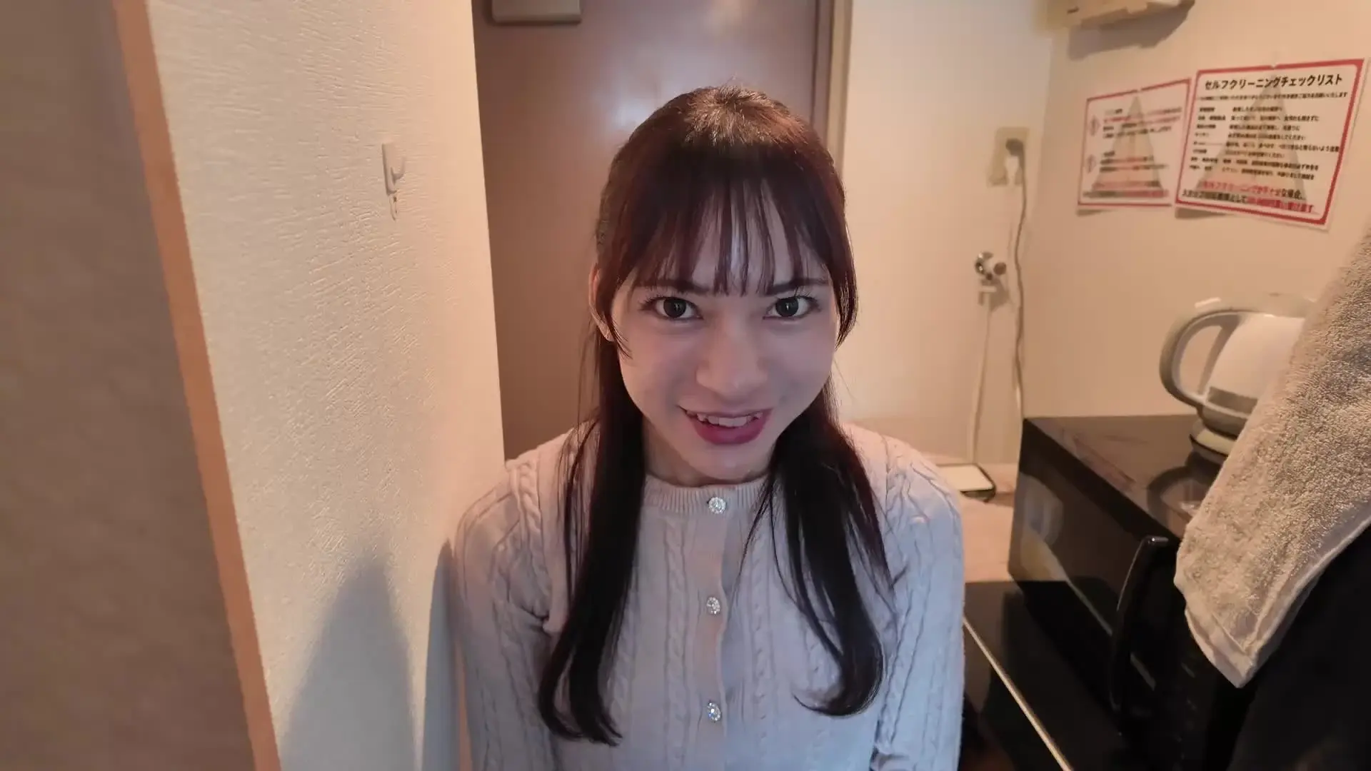 AV男優の日常 - 俊 -「【フル】痙攣ガクガク立ちバックで立てなくなった女友達との部屋SEX」の投稿サムネイル