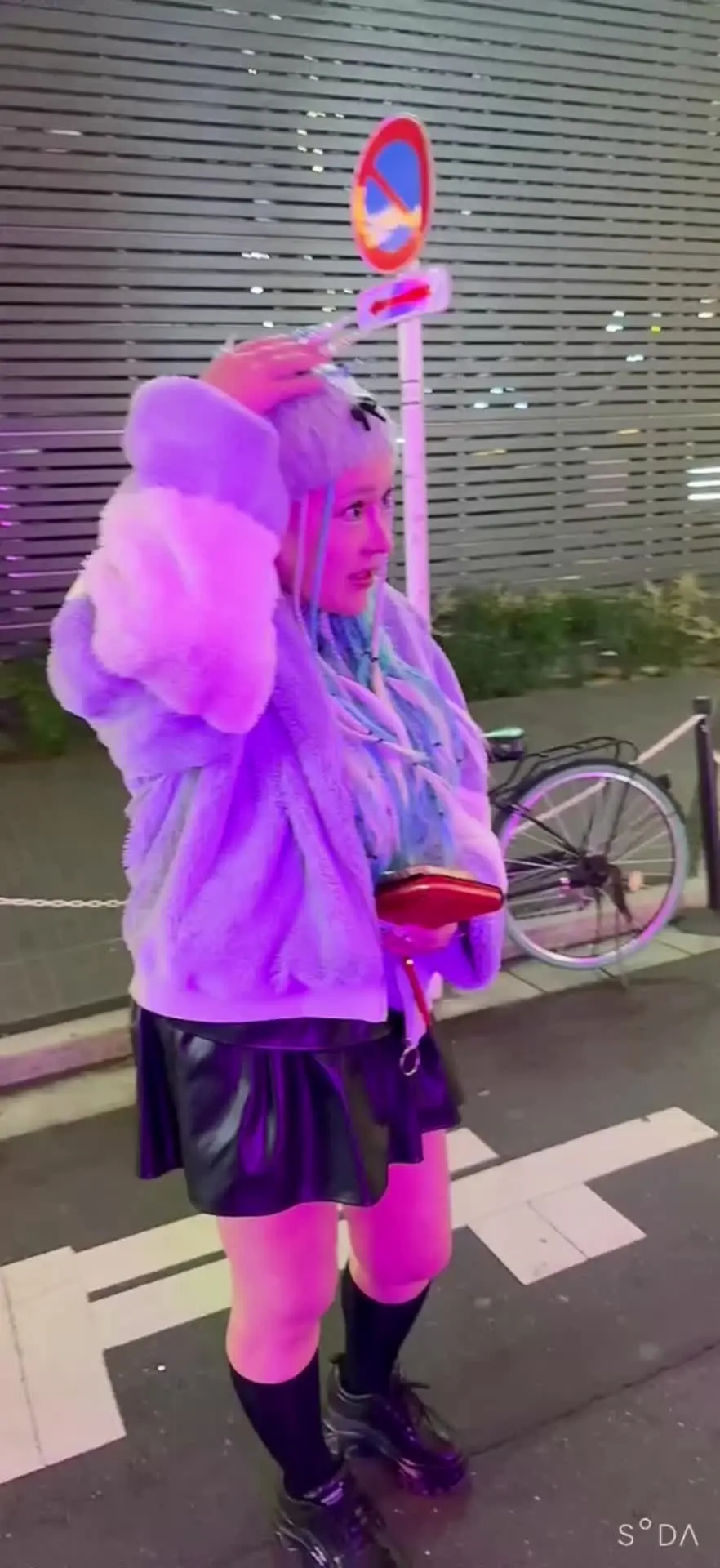 佐藤ゆきやとSNSで話題の美女たち「派手髪ギャルとハメ撮り」の投稿サムネイル
