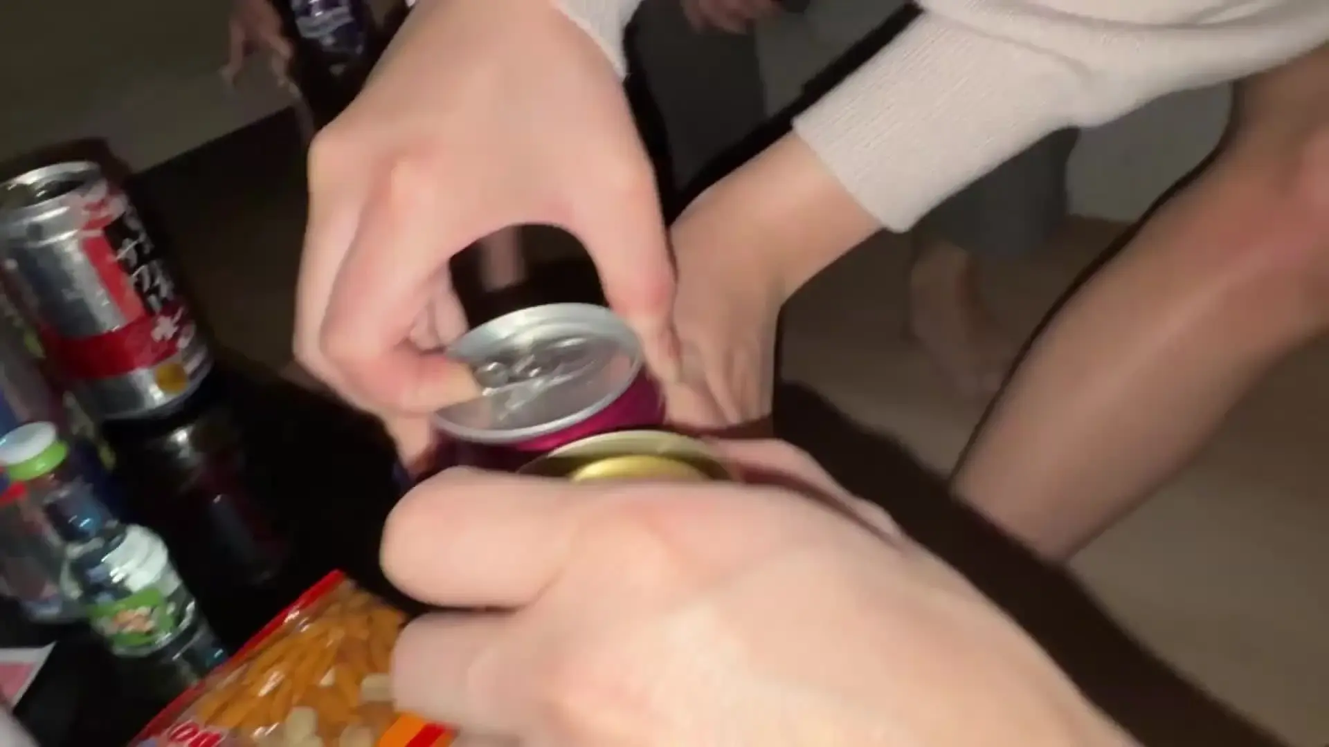 大学生の日常「【某大学テニサーの可愛すぎる後輩ふたりと宅飲みからの乱交】 彼氏持ちの激カワ大学生ふたりと自宅飲み。 お酒も進んでかなり酔っ払った結果、40分以上の濃厚セッ◯ス」の投稿サムネイル