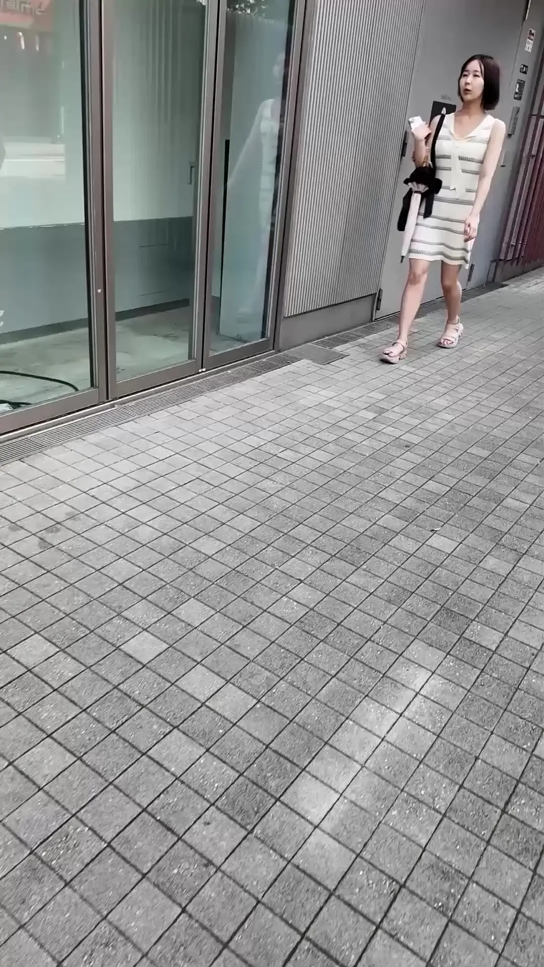 いぬまき「美腹筋美巨乳インストラクターのみくちゃんが映画帰りでたまたま街で見かけたのでそのままナンパしたら飲みOKもらってデート。」の投稿サムネイル