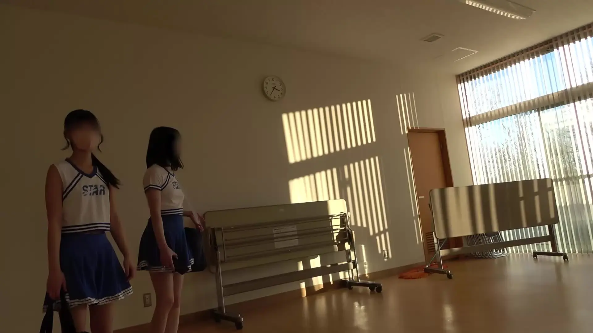 S-colle(盗撮)「【チアっ子】2人のダンス練習は開脚しまくり！スッケスケのおぱんつ丸見えお尻ゲット！」の投稿サムネイル