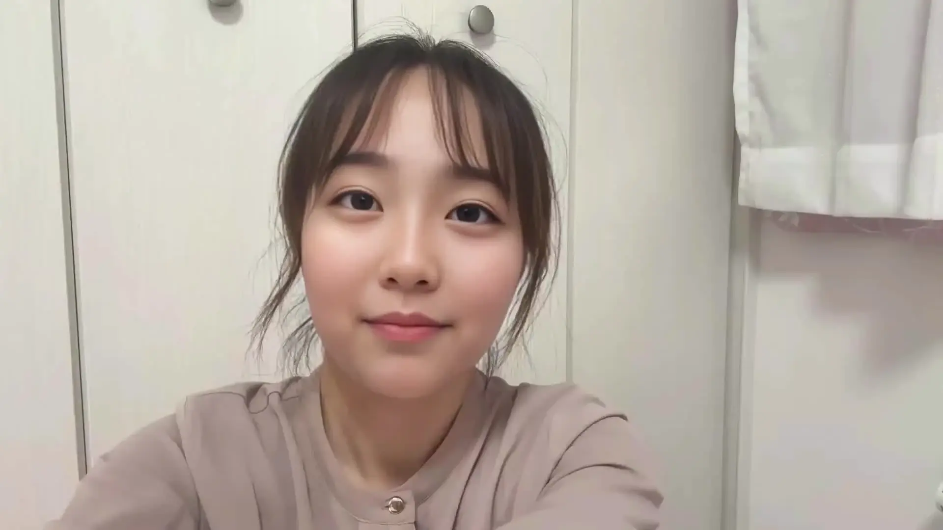 ももか🍑30代人妻「今回は、ももかの🍑もだえオナニーです…💕 なんと今回は、性欲を高める促進剤を使わせてもらいました♡ 前回、似た効果のある液体を使った時の動画はこちらです👇」の投稿サムネイル