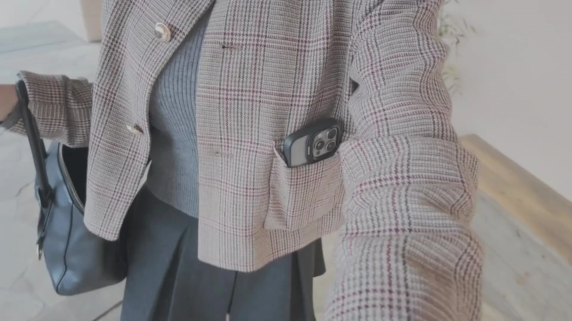 月のセフレ日記「単品購入限定者閲覧可能 どうも月です。 今回の動画かなりエロいです 人生初のあ◯るFUCKしちゃいました！」の投稿サムネイル