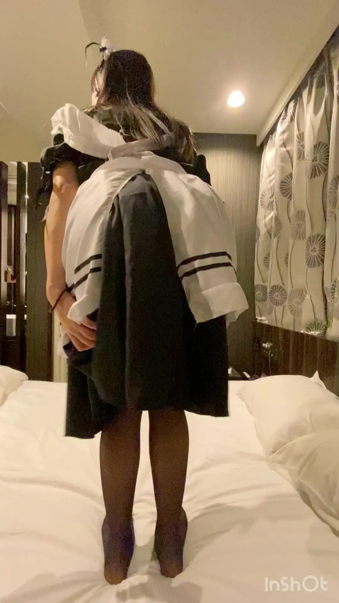 Ryuunosuke「ホテルの休憩部屋でメイドさんたちのガス抜きの様子を撮影させてもらいました。」の投稿サムネイル