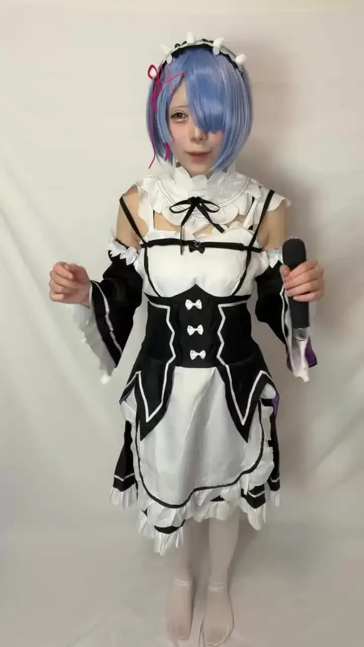 合法ロリ系あむちゃん🐈‍⬛「初めてのガチコスプレ！！ 今回はリゼロのレムちゃんの姿で 立ちオナ♡♡しちゃいました！！」の投稿サムネイル