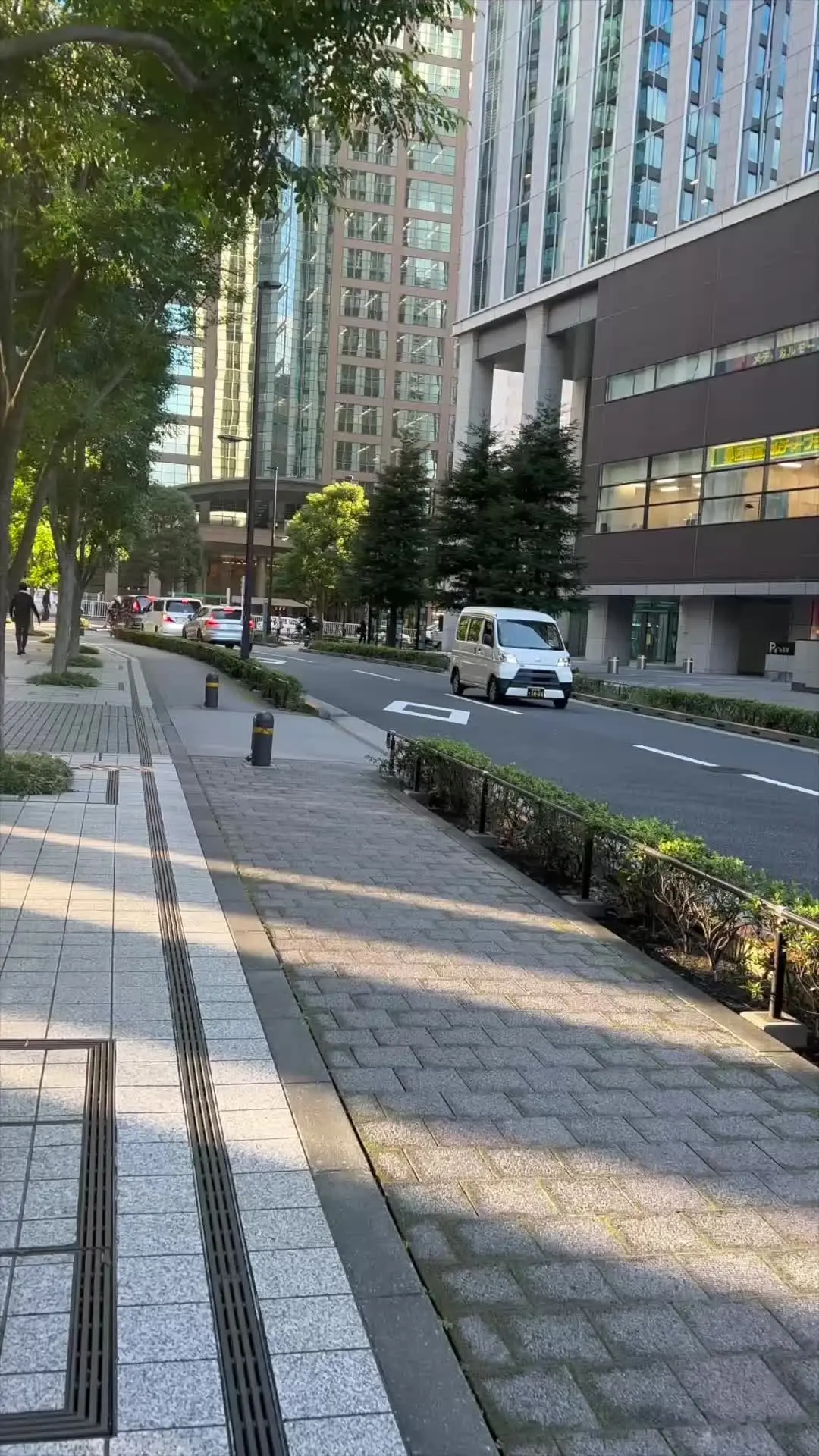 ヤリサーの日常「🍻100部限定🍻お嬢様学校の大学1年生ちゃんが入部したので、歓迎会をやりました。先輩たちとの初めての乱交に緊張してる様子😂」の投稿サムネイル