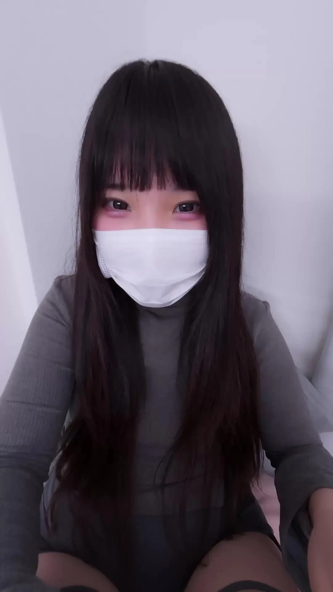 ぼっち大学生のさんしすいめい「【着衣オナ】簡単にはイカない耐久オナニー！結果は… 最近オナニーしたら数分でイッちゃって、物足りなくて何回もしちゃうんだけど それじゃダメだよね〜って事で、イク」の投稿サムネイル