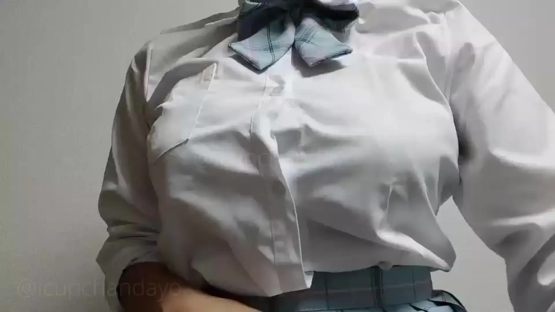 LカップむちむちOL🤍藍野あい「制服を脱いじゃう動画...🤫 4分34秒 セーラー服もいいけど、こういうタイプもいいよね～」の投稿サムネイル