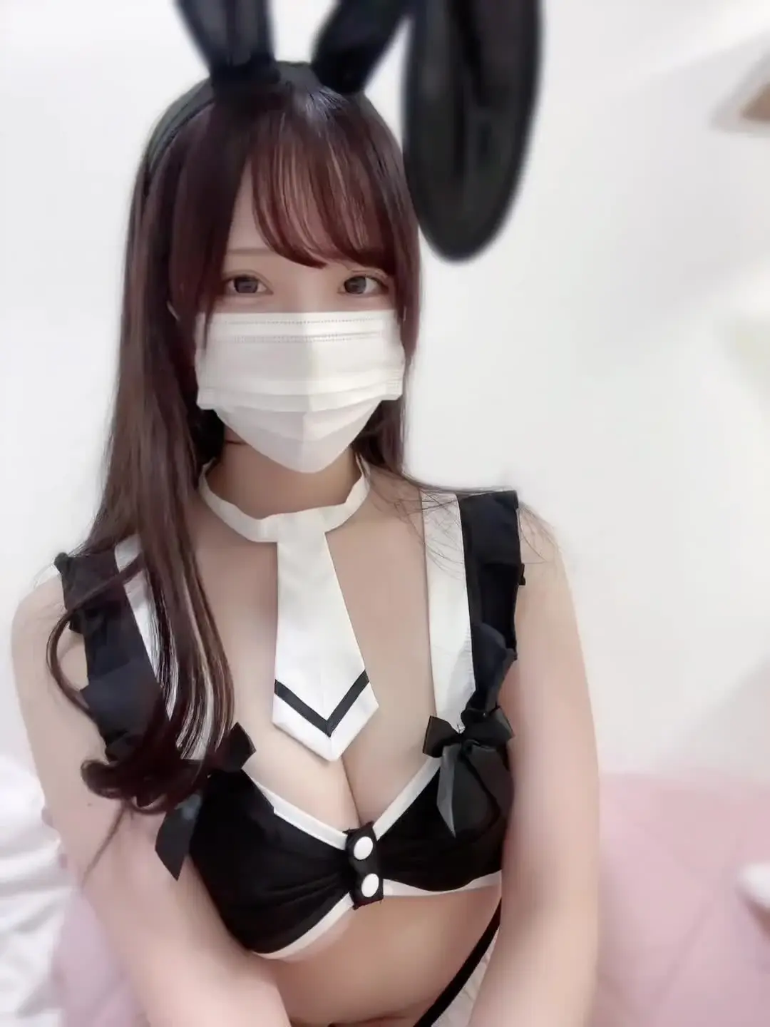 さにゃ「ボタンを外すと…？♡」の投稿サムネイル