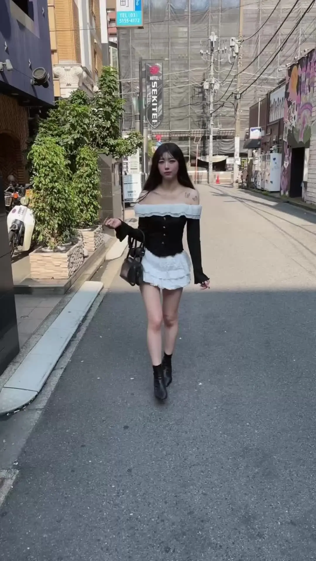 ヱロ動画【買取】ってイイですか？「皆様、大変お待たせいたしました。 半年前、人生初のクラブに行ってナンパしたのですが、 ワンチャンできなかったギャル大学生に連絡をして、ハメ撮りをもらえることに！」の投稿サムネイル