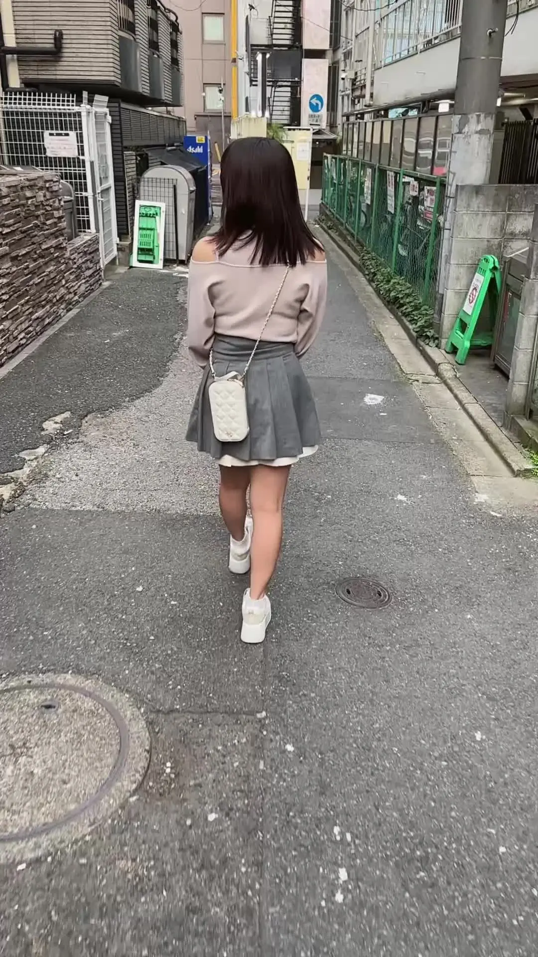 ヱロ動画【買取】ってイイですか？「童顔で、あどけなさの残る可愛らしい子にインタビューと称して接触！！ これまで興奮したシチュエーションを聞いてみると、 「サウナで汗ダラダラでした時は忘れられない」の投稿サムネイル