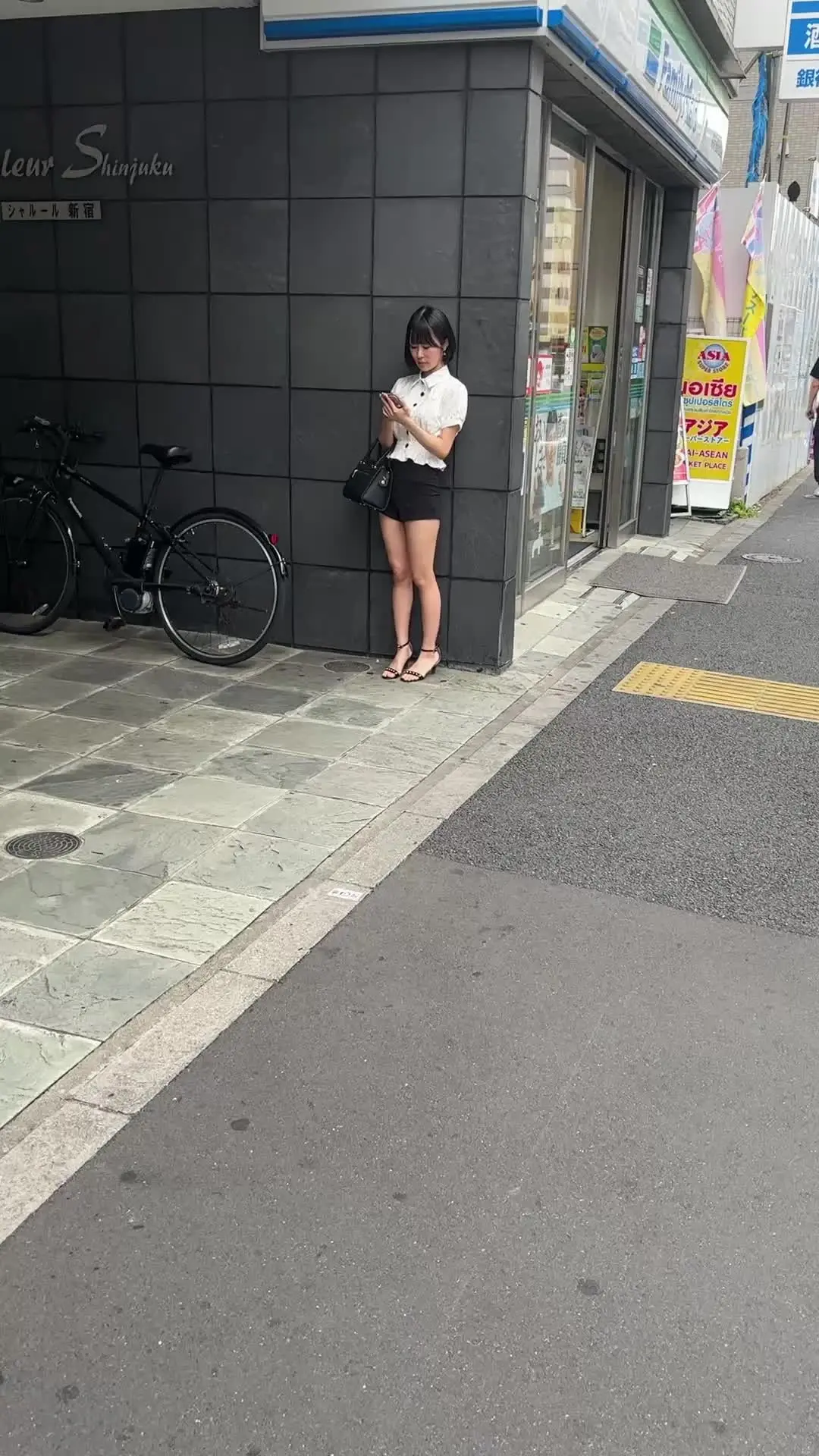 幸せの絶頂から【新婚寝取り屋】「新婚美人妻さんに無許可で中出し。 以前お会いさせていただいた、教習所で教官として勤務されている新婚美人さんから連絡をいただきました。 「やっぱり旦那じゃ満足でき」の投稿サムネイル
