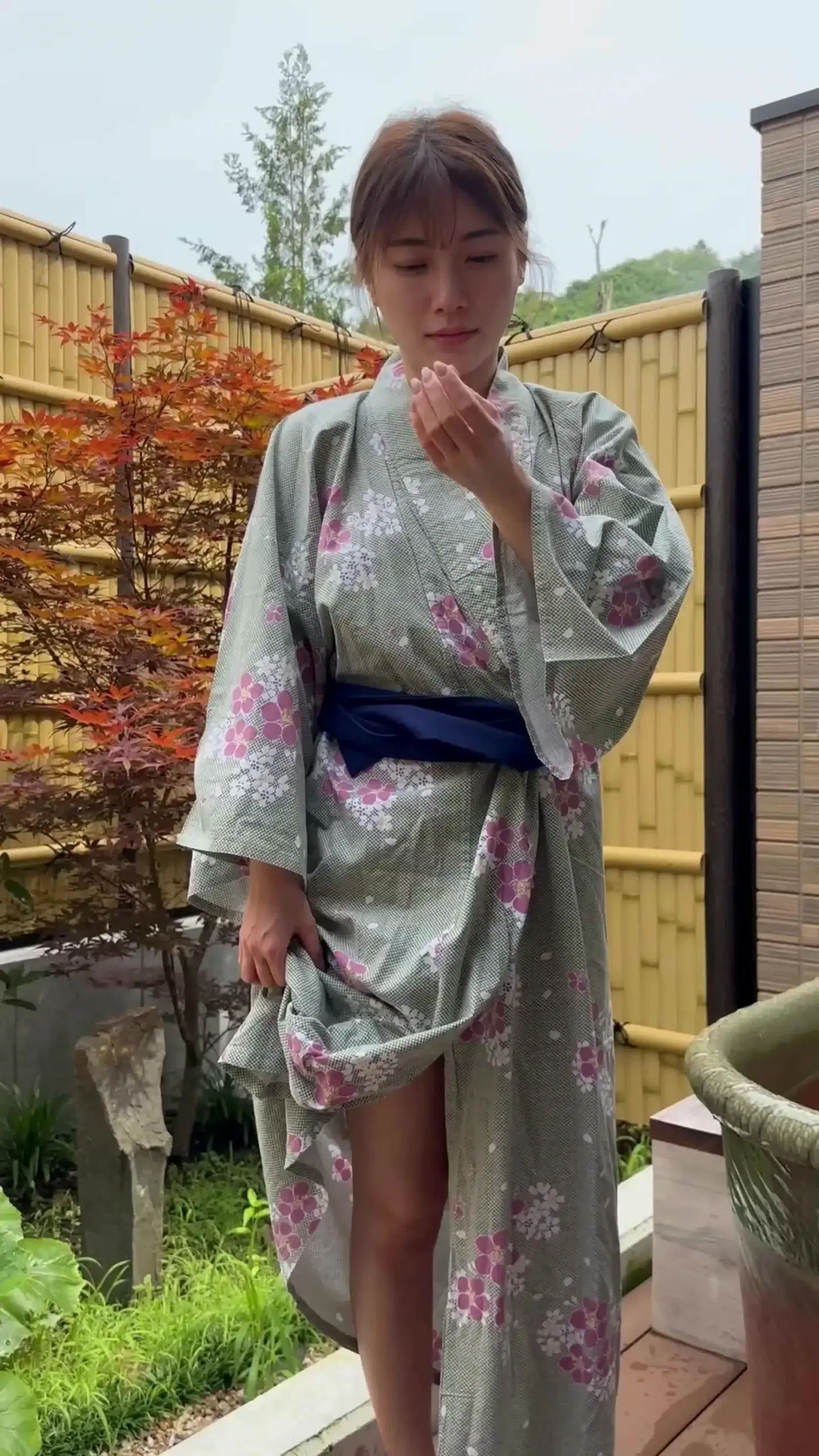 地味OLミカの裏アカ。 普通のOLがいちばんエロいんだよ。「完全すっぴんで温泉に入浴中♨️ お湯で火照った素肌と、飾らないありのままの私…❤」の投稿サムネイル
